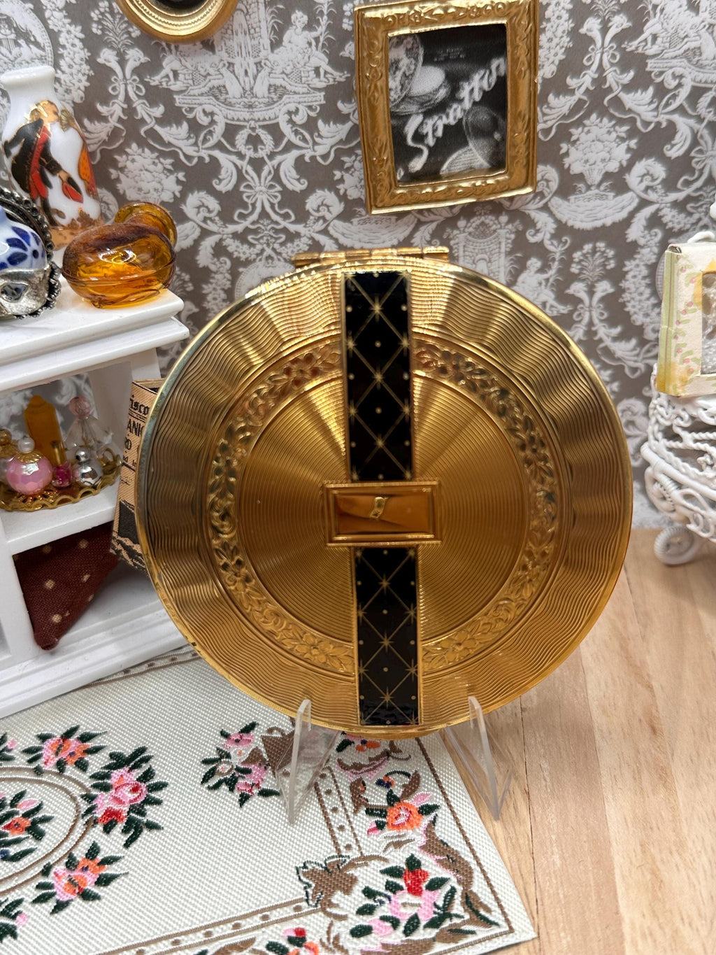 Vintage Kigu Gold Tone Powder Compact Black Enamel Starburst Design 8cm Made in England
