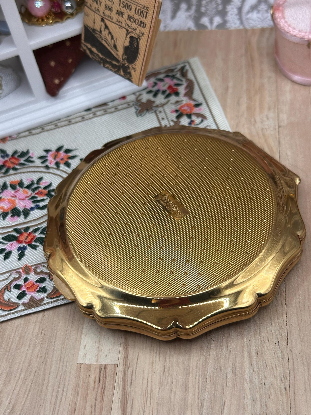 Vintage Stratton Convertible Powder Compact 8.5cm | Faux Wood Inlay Compact Mirror | Made in England | Mid Century Vanity