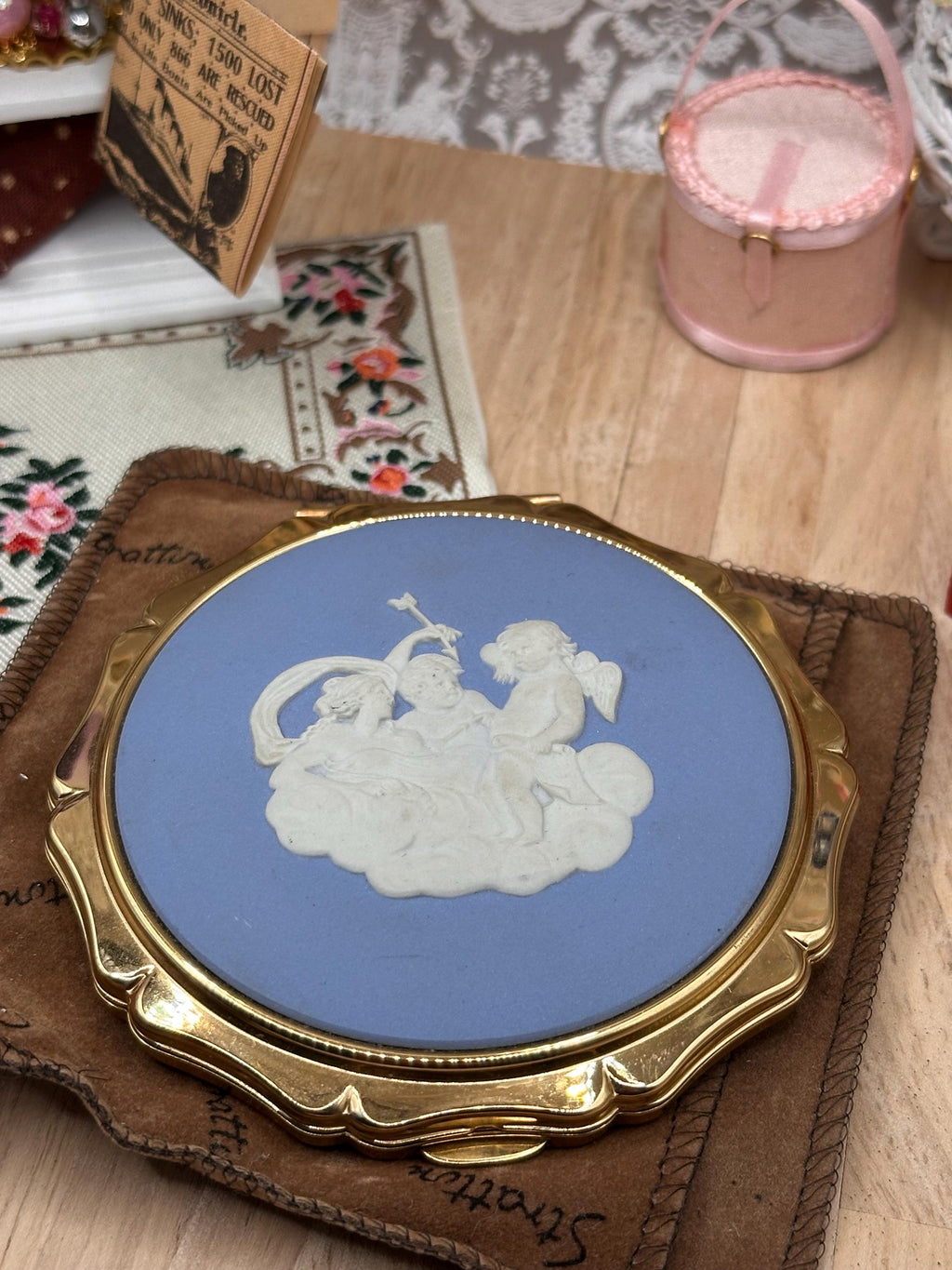 Stratton Wedgwood Jasperware Powder Compact, Blue Classical Cameo, Complete with Puff, Sifter & Pouch, 8.5cm