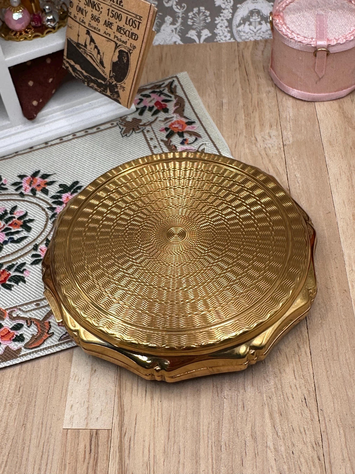 Kigu Black Enamel Powder Compact with Gold Geometric Detail, Vintage 7.5cm Vanity Compact