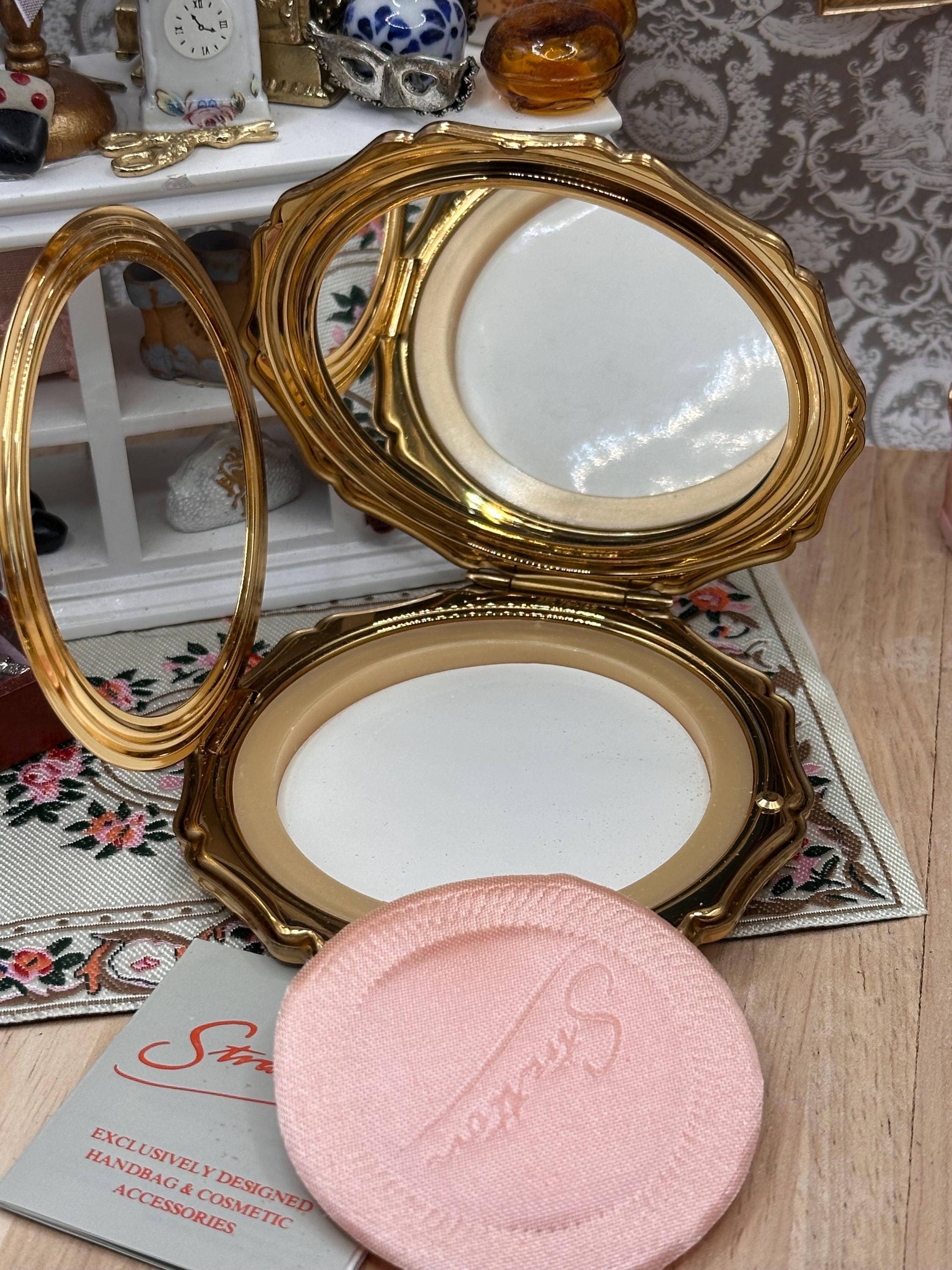Stratton Floral Powder Compact, White Enamel with Pink & Blue Rose Bouquet, Complete with Original Puff, 8.5cm