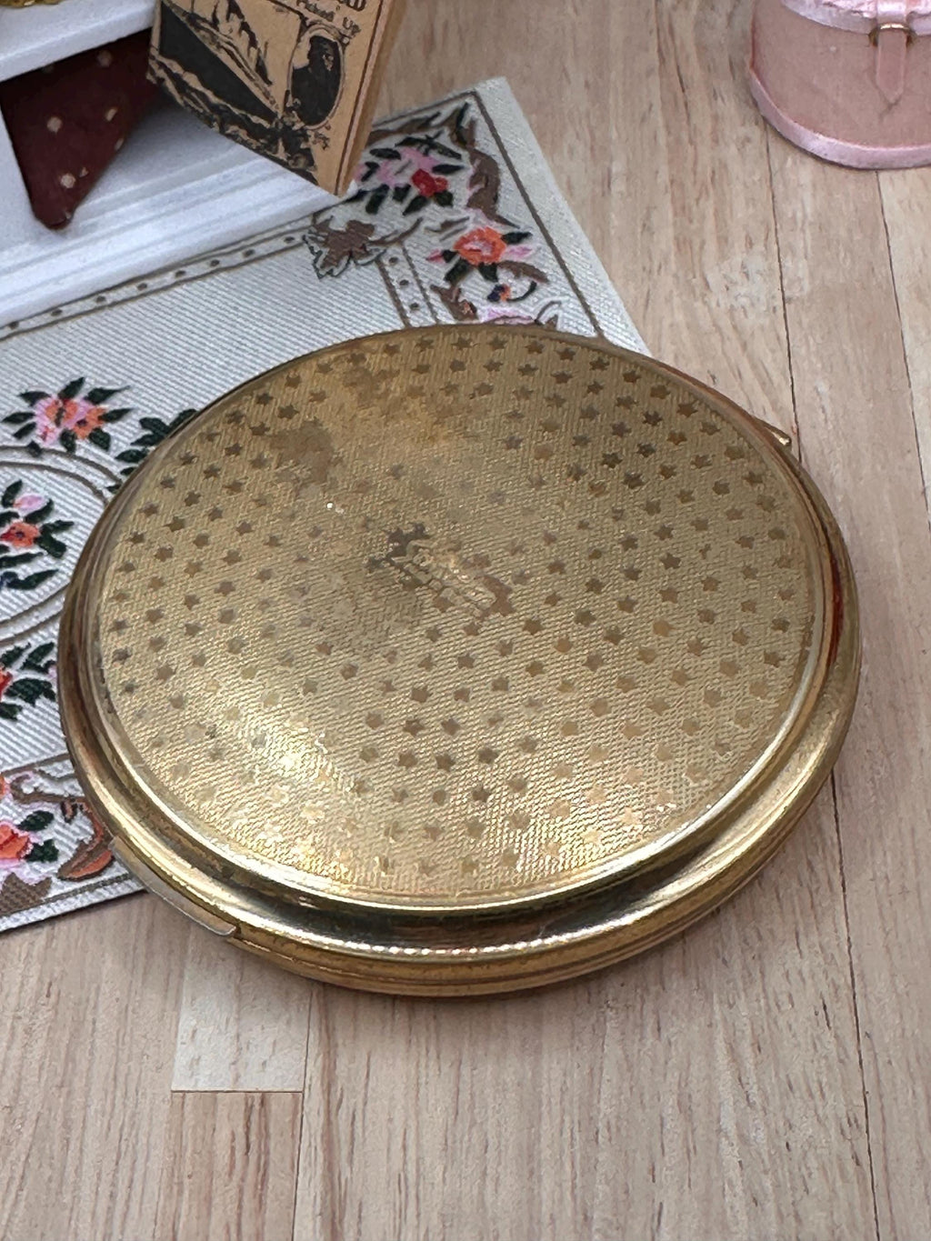 Vintage Stratton Pink Rose Enamel Powder Compact Mirror 7.5cm England