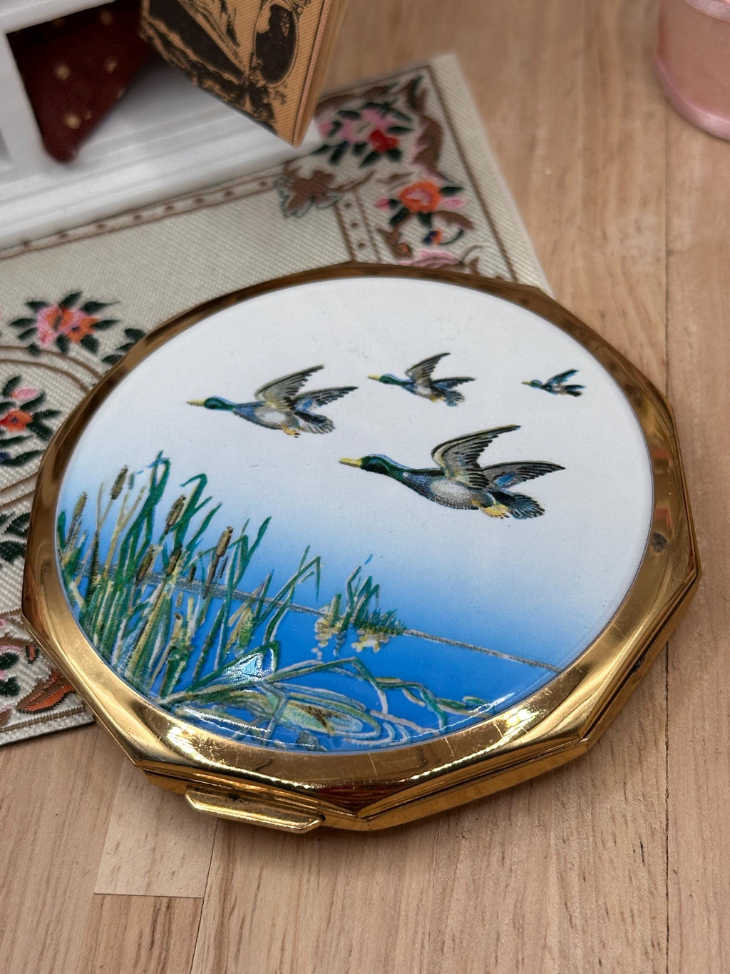 Vintage Stratton Flying Mallards Convertible Powder Compact, English Countryside Enamel Compact, 8cm