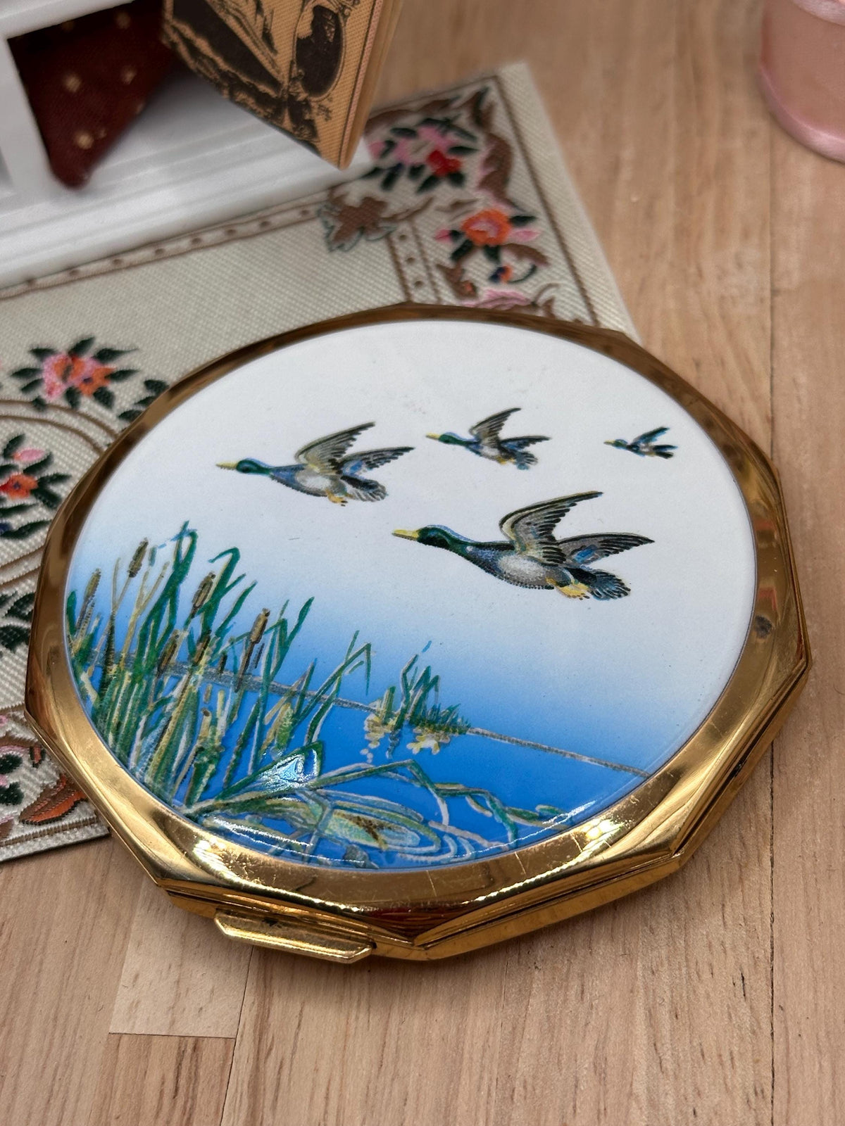 Vintage Stratton Flying Mallards Convertible Powder Compact, English Countryside Enamel Compact, 8cm