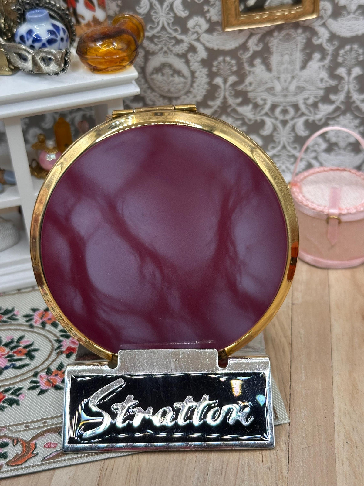 Vintage Stratton Burgundy Marbled Powder Compact Mirror 7.5cm c1970s Original Sifter & Puff