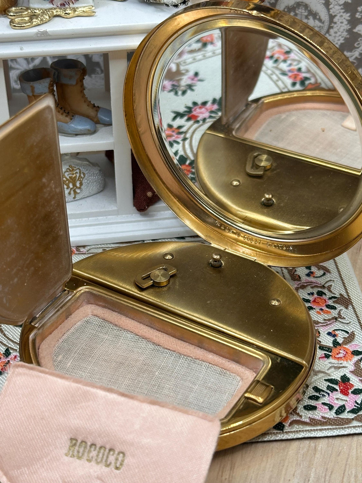 Vintage Mascot for Rococo London Musical Powder Compact 7.5cm Mother of Pearl Fascination Waltz