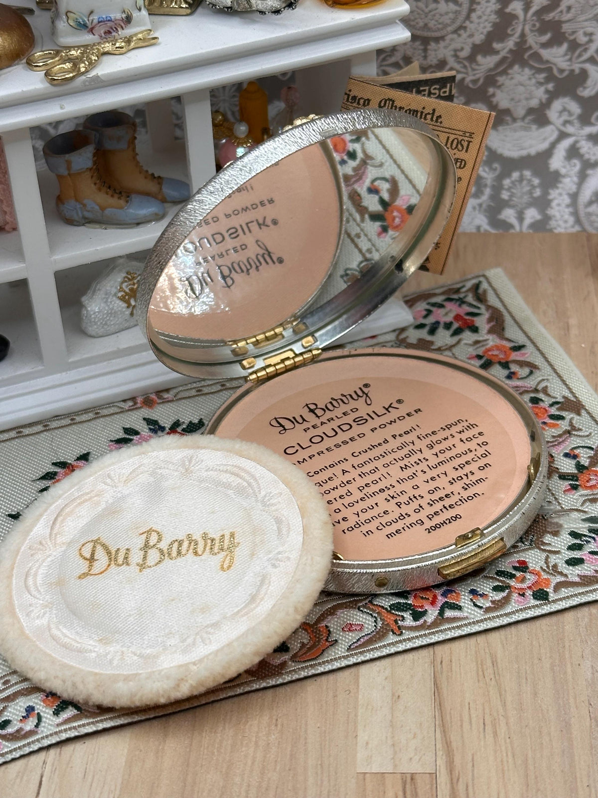 Vintage Du Barry Cloudsilk Unused Powder Compact 6.5cm Rose Gold Floral Design