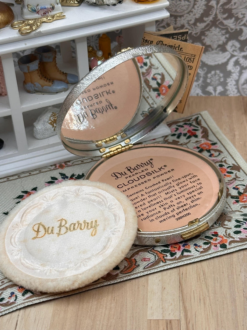 Vintage Du Barry Cloudsilk Unused Powder Compact 6.5cm Rose Gold Floral Design