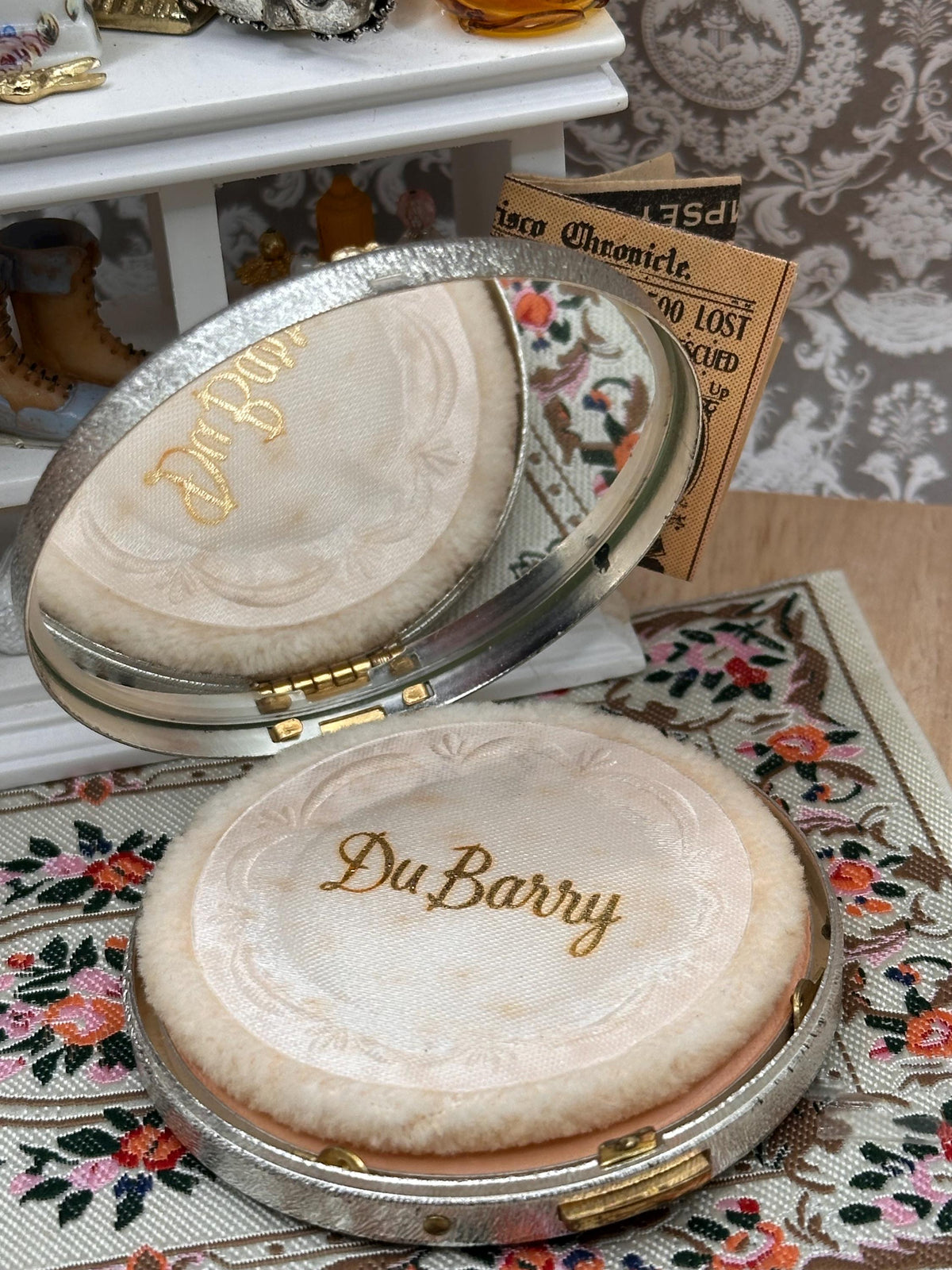 Vintage Du Barry Cloudsilk Unused Powder Compact 6.5cm Rose Gold Floral Design