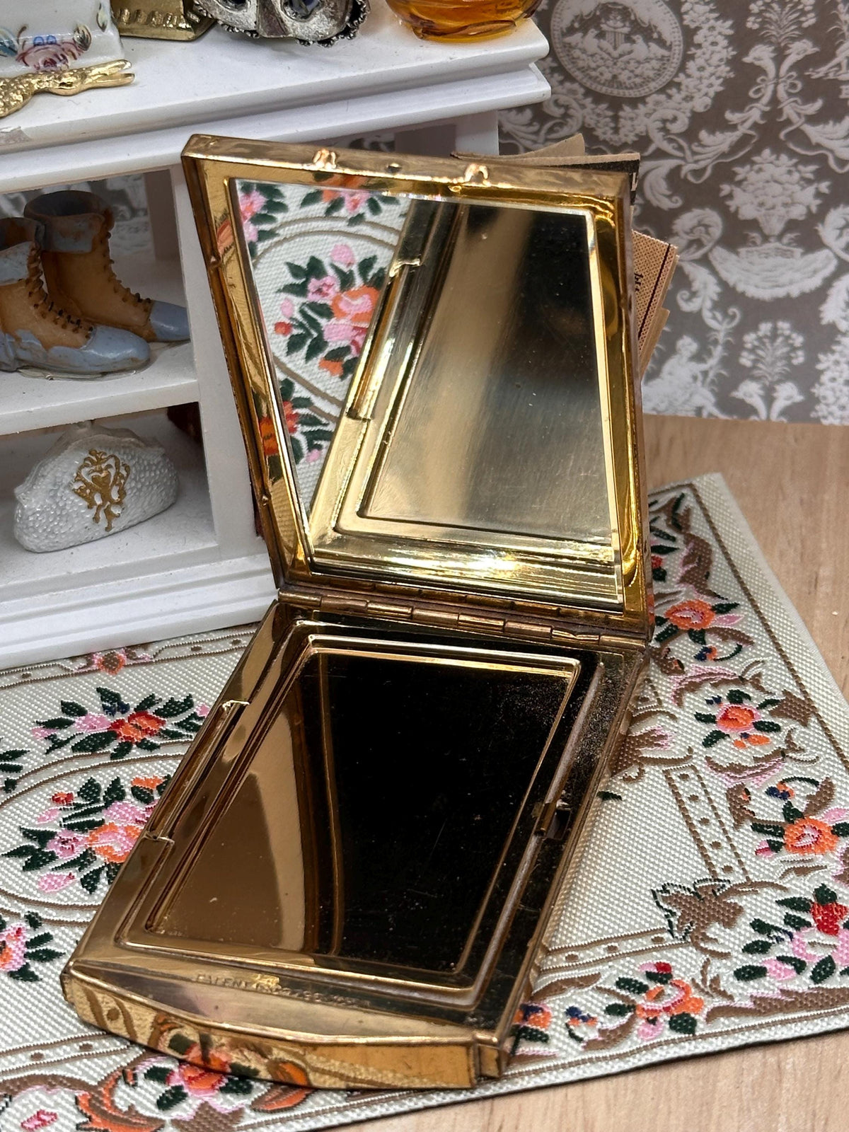 Vintage Kotler & Kopit K and K Purple Enamel Powder Compact Art Deco Patent 1802796 7.5cm x 5cm