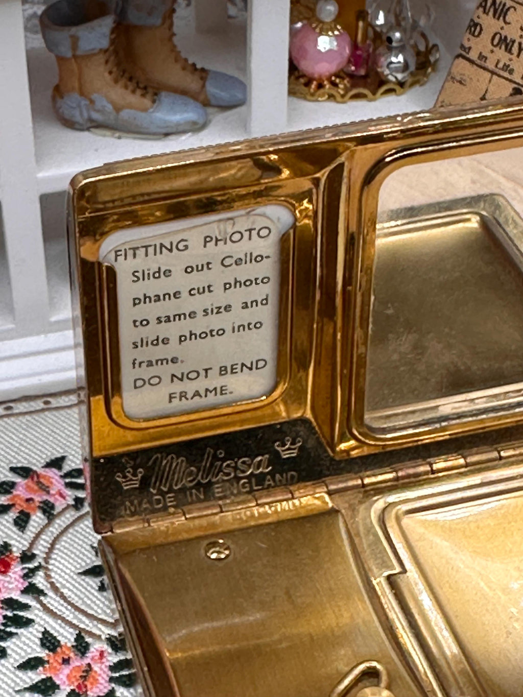 Vintage Melissa Mother of Pearl Musical Compact – Photo Frame & Powder Compact