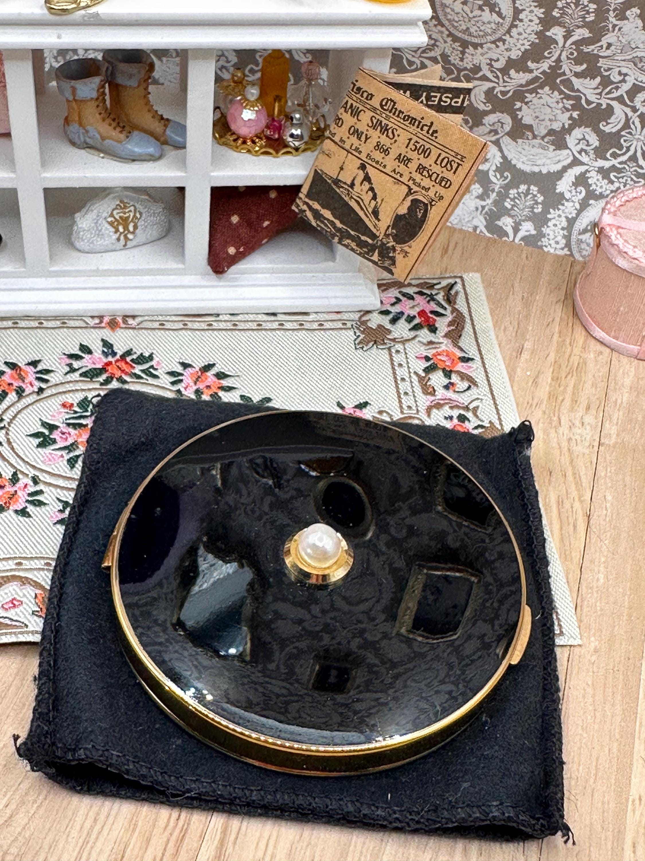 Vintage Ciro of Bond Street Black Enamel Powder Compact 7cm – Unused with Original Puff, Sifter & Pouch
