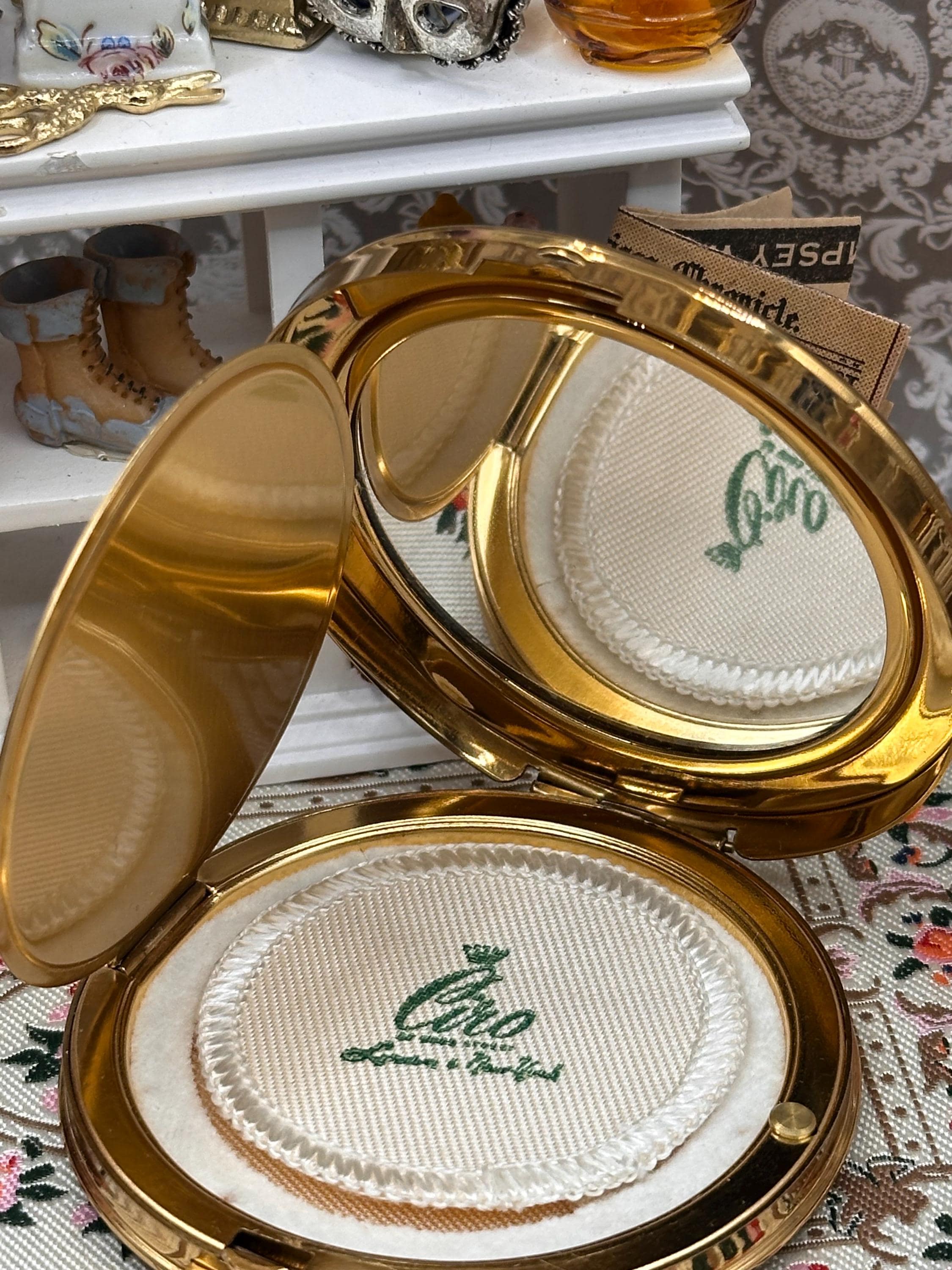 Vintage Ciro of Bond Street Black Enamel Powder Compact 7cm – Unused with Original Puff, Sifter & Pouch