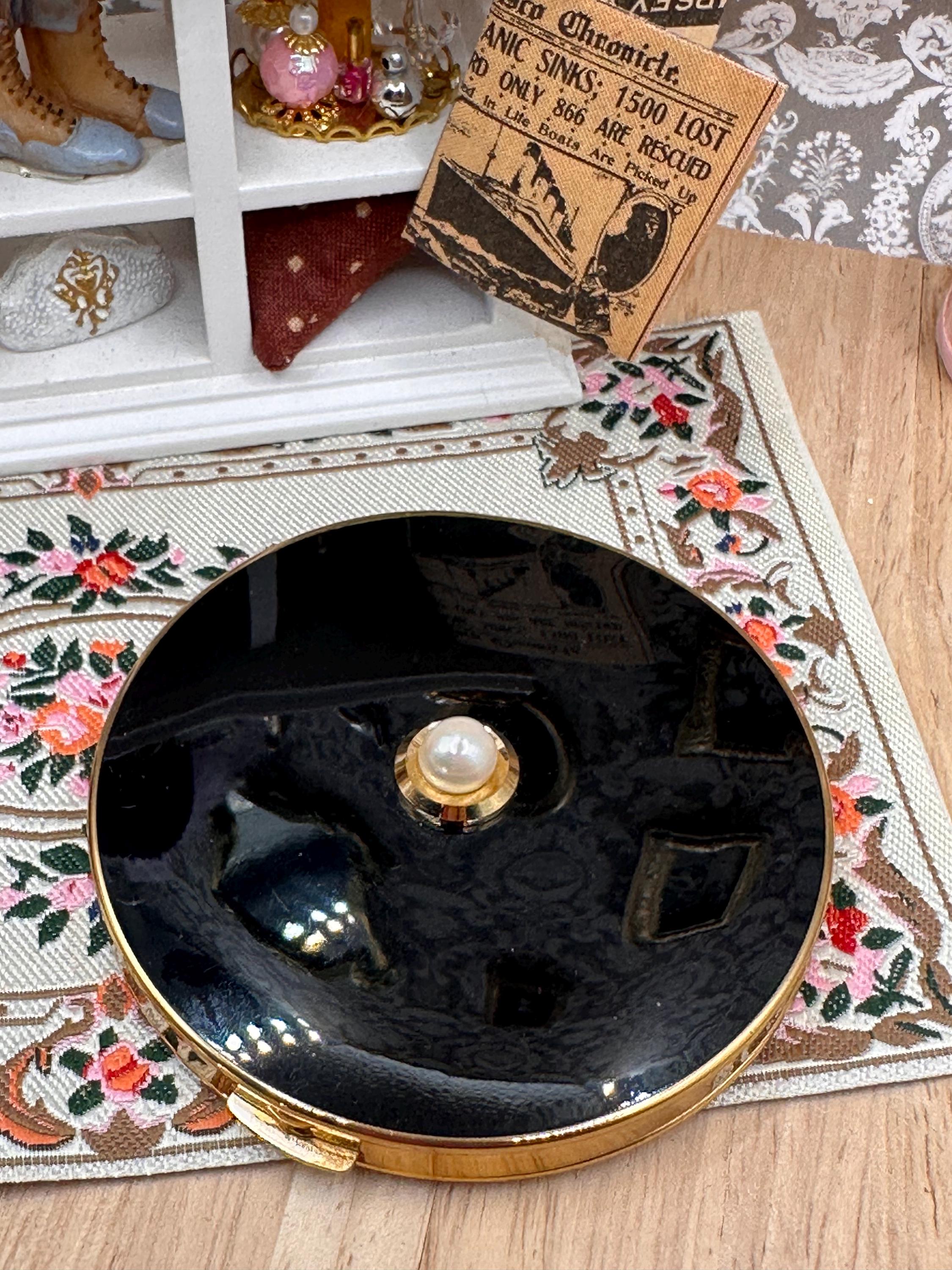 Vintage Ciro of Bond Street Black Enamel Powder Compact 7cm – Unused with Original Puff, Sifter & Pouch
