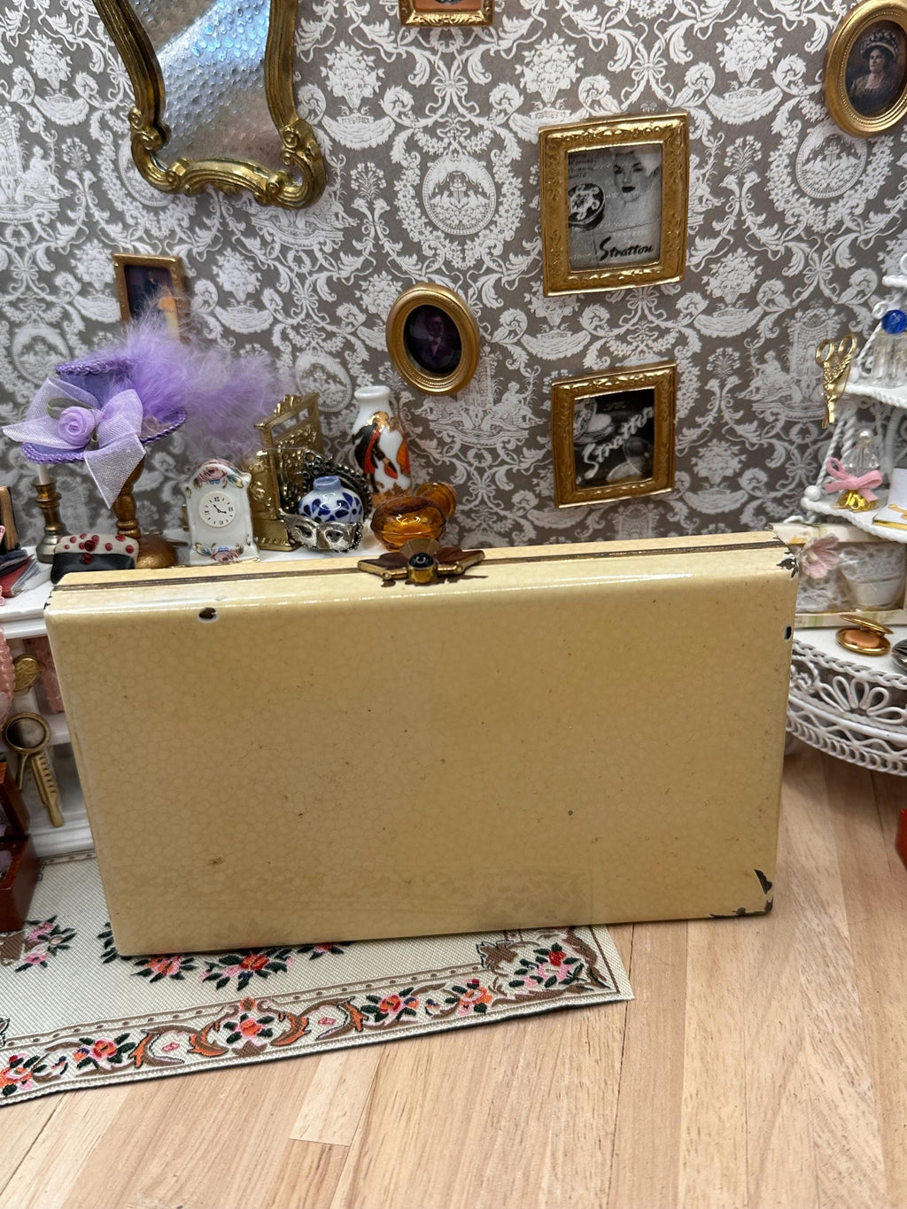Rare Art Deco L. S. Mayer Entouka Cream Enamel Minaudière Carryall Vanity Case with Comb, Swan’s Down Puff, Pouch & Sifter