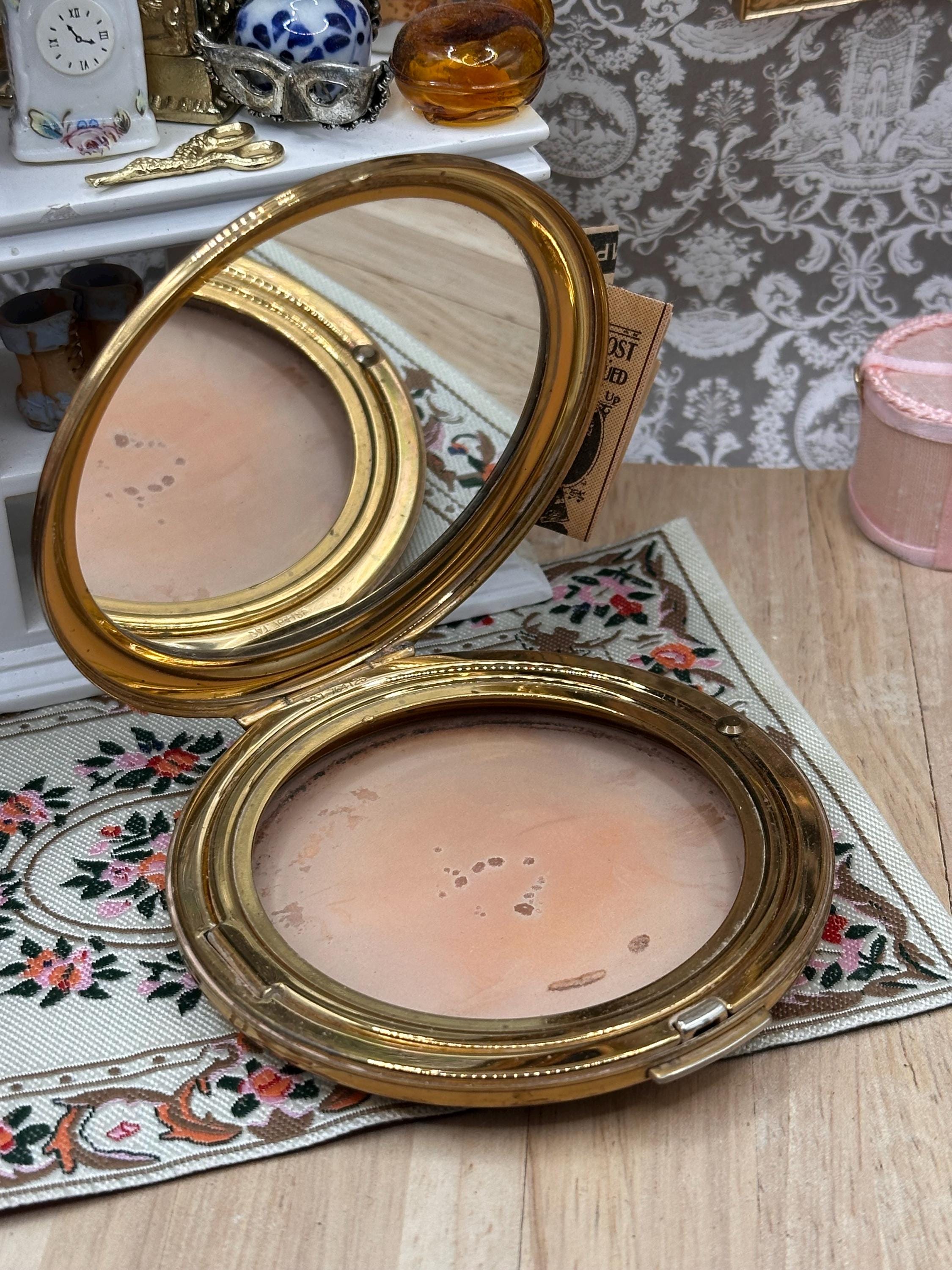 Vintage Stratton Bamboo & Daisy Floral Powder Compact Mirror 8cm Copper Enamel