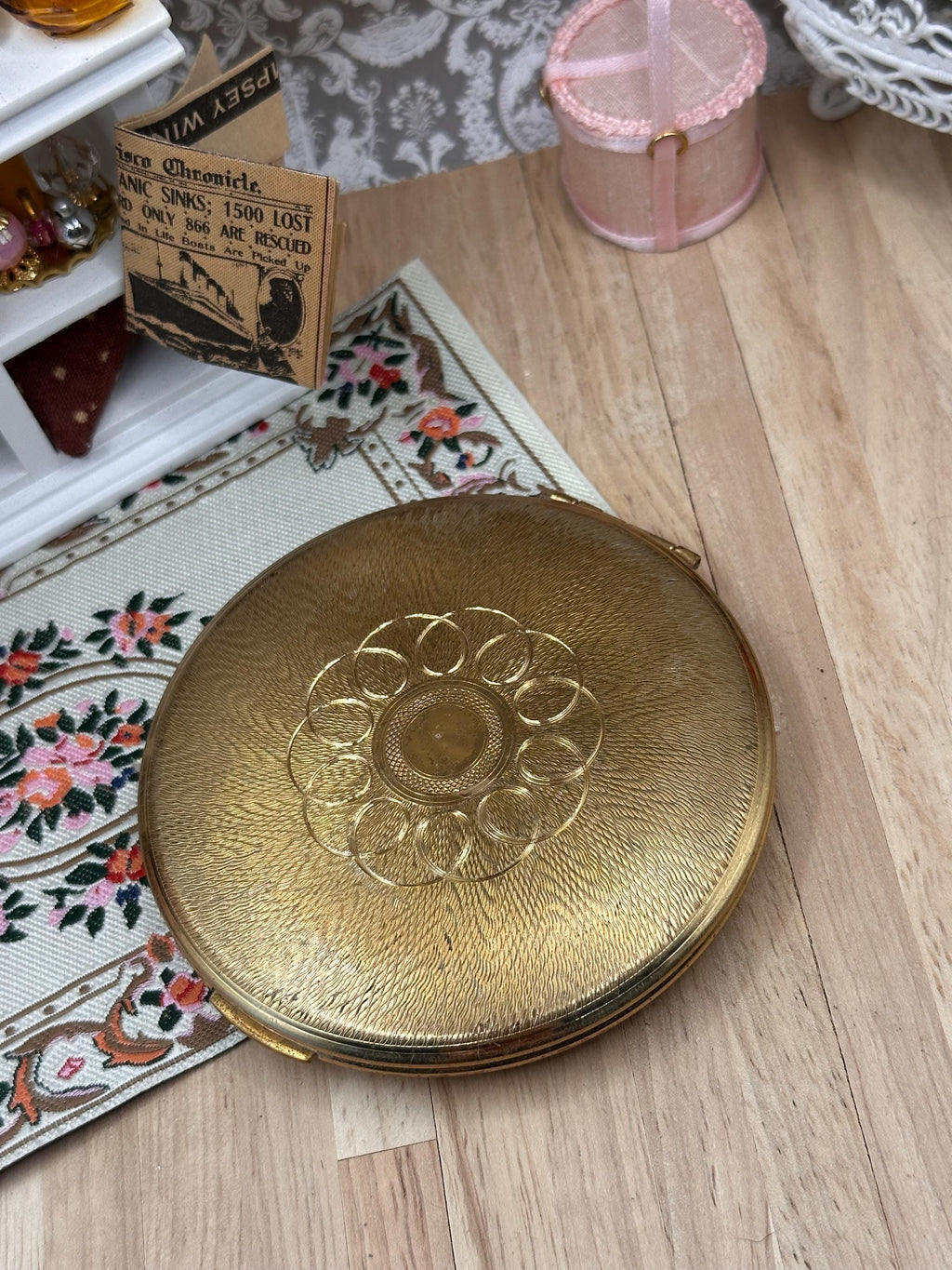 Vintage Kigu of London Gold Tone Powder Compact 8cm Engine Turned Vanity Mirror