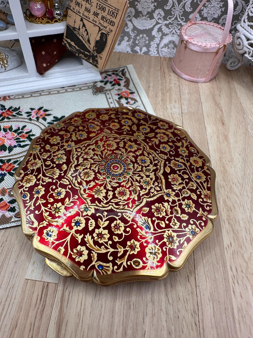 Vintage Stratton Queen Convertible Powder Compact Red Jewel Pattern Boxed 8.5cm Unused with Pouch & Puff