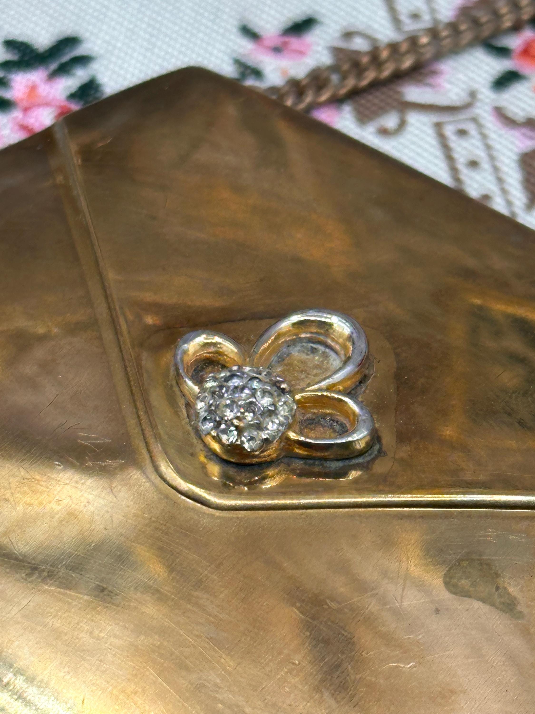 Vintage Volupté Lucky Purse Compact c.1948–1950, Rhinestone Clasp, Original Chain, Puff & Sifter, Rare USA Powder Compact
