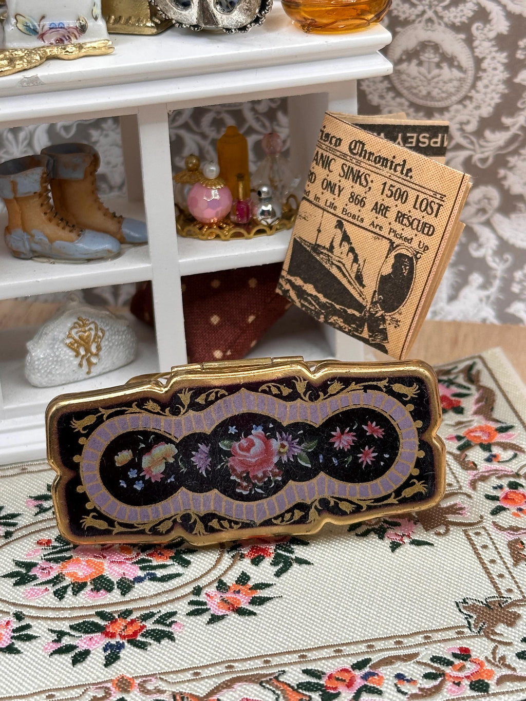 Vintage Stratton Lip View Lipstick Holder with Mirror – Floral Enamel Vanity Accessory – Made in England – 6cm