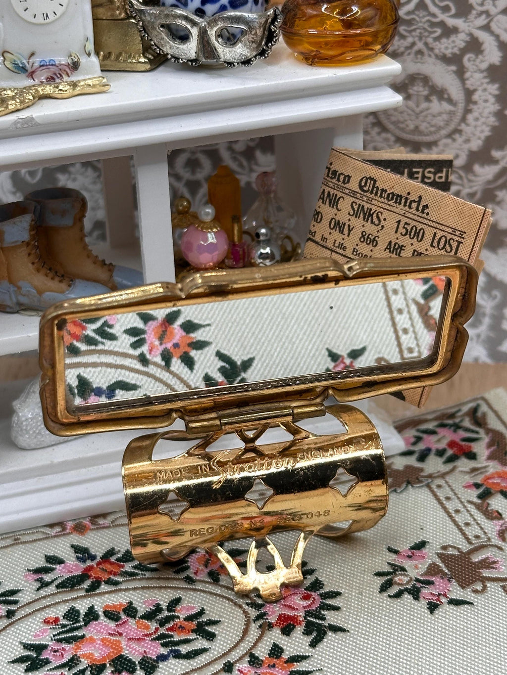 Vintage Stratton Lip View Lipstick Holder with Mirror – Floral Enamel Vanity Accessory – Made in England – 6cm