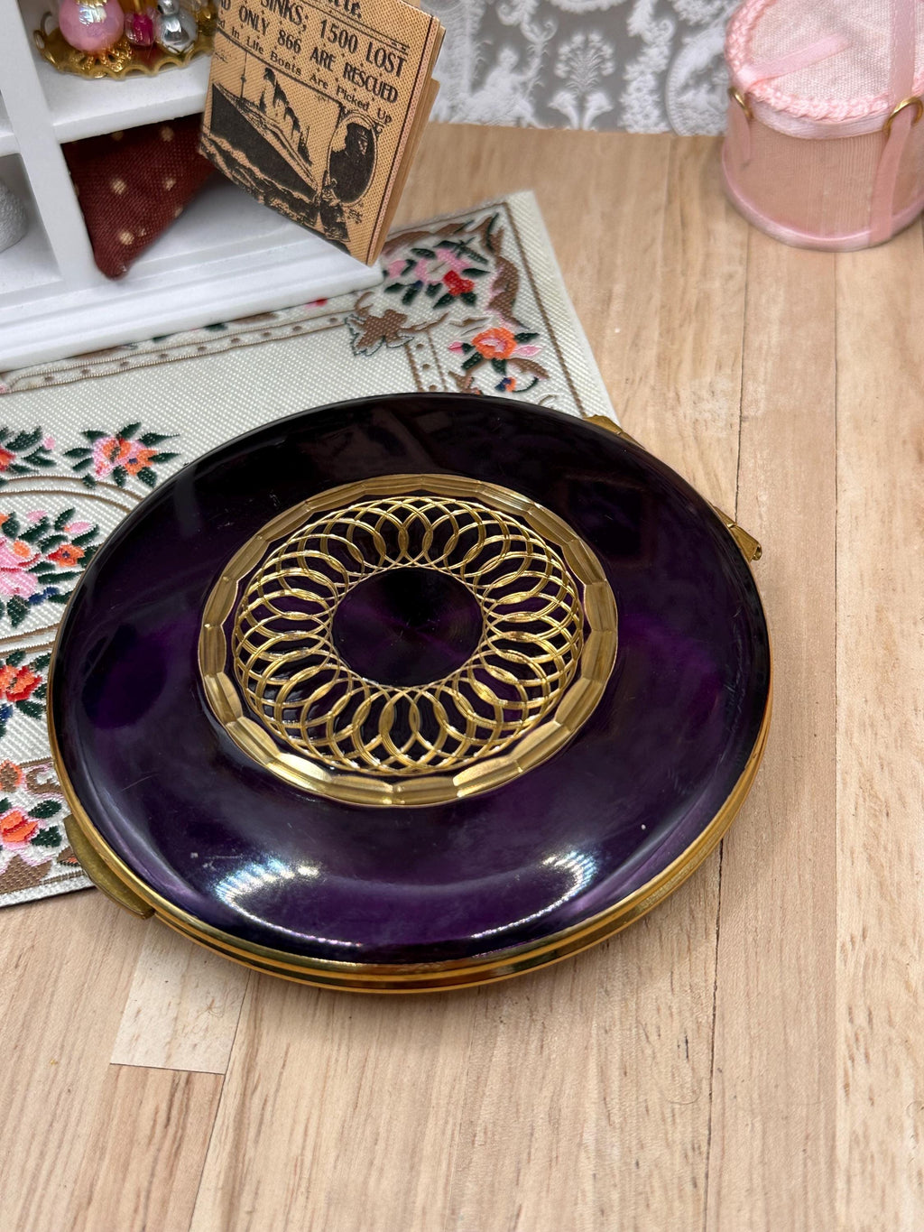 Vintage Kigu Purple Guilloché Enamel Powder Compact – Gold Tone Vanity Compact – 8cm – Made in England
