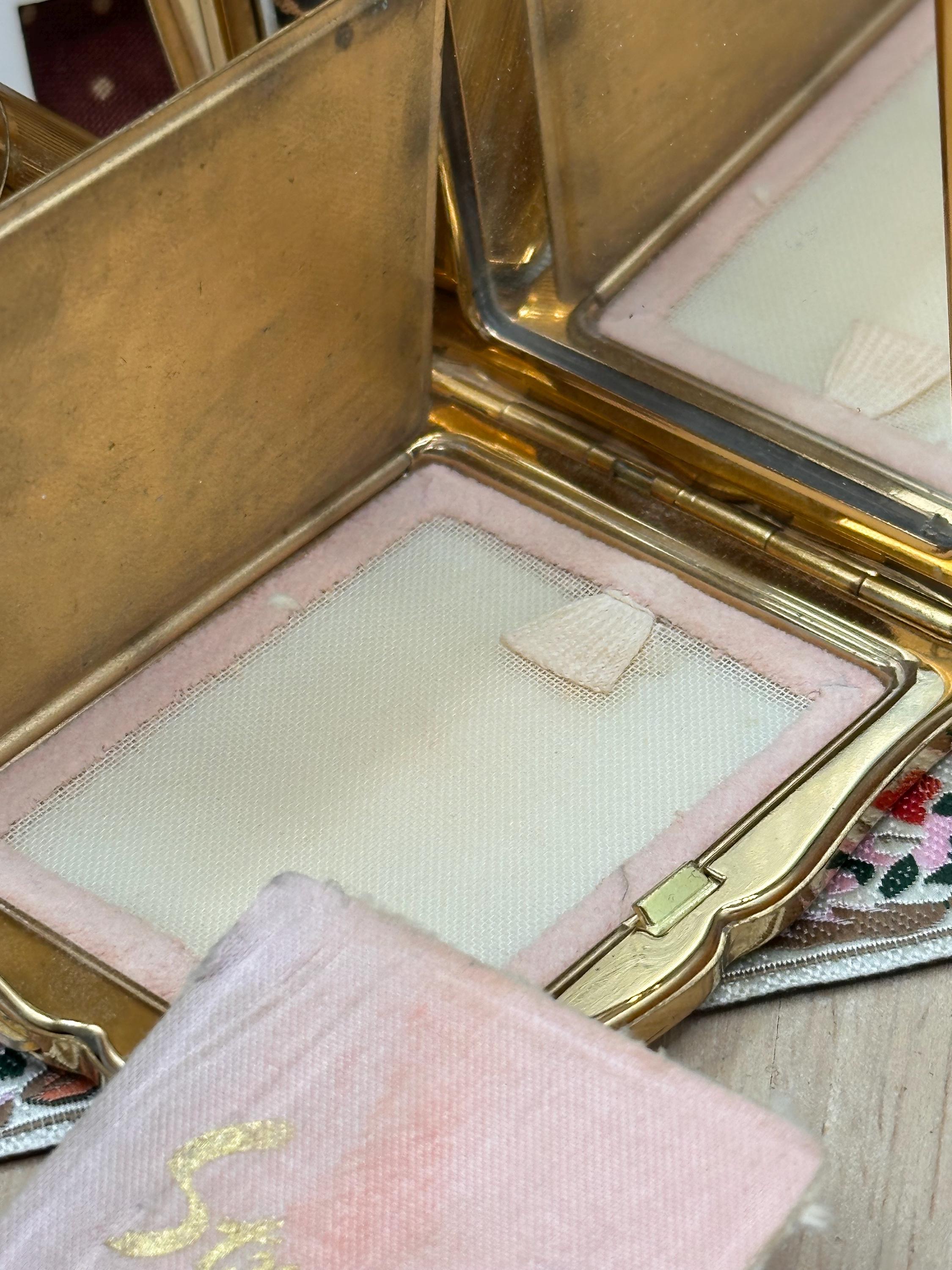 Vintage Stratton Lipstick Empress Mother of Pearl Compact – Compact-in-Hand Vanity Set – Original Lipstick, Puff & Sifter – 8.5 x 7cm