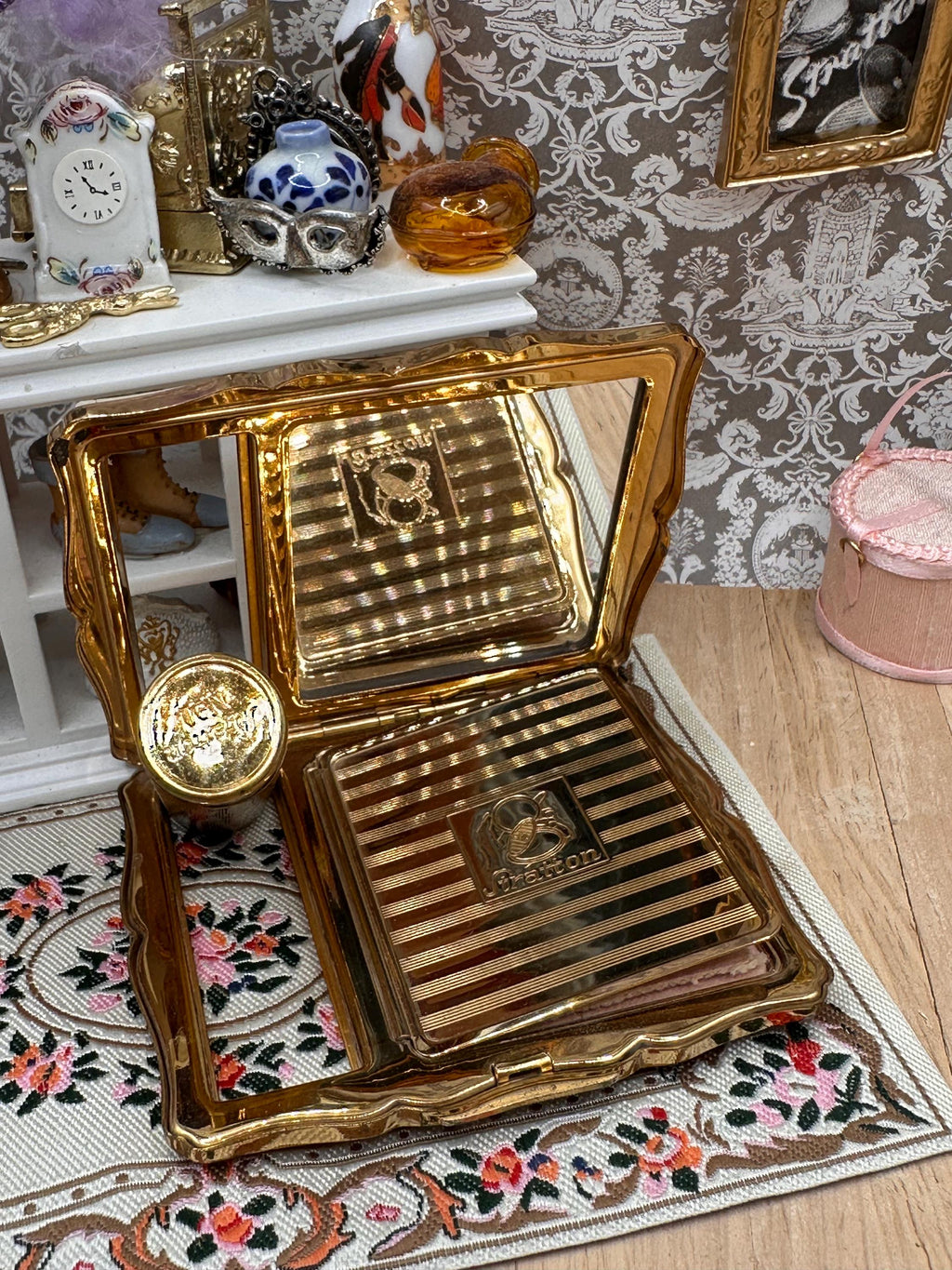 Vintage Stratton Lipstick Empress Mother of Pearl Compact – Compact-in-Hand Vanity Set – Original Lipstick, Puff & Sifter – 8.5 x 7cm