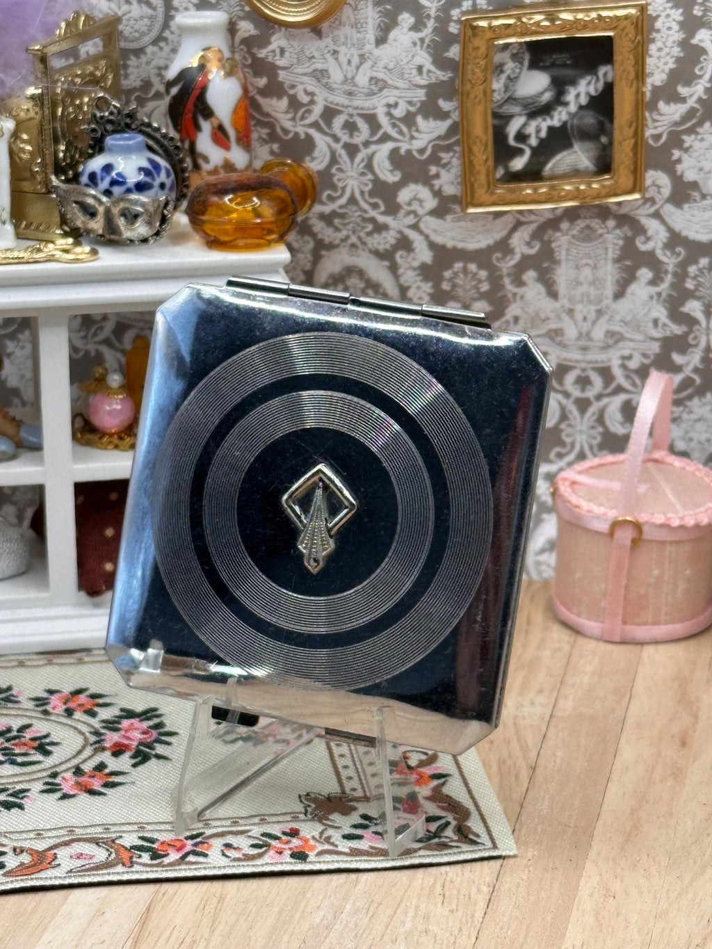Vintage Art Deco Silver Tone Engine Turned Powder Compact – Geometric Vanity Compact – Unmarked – 7cm