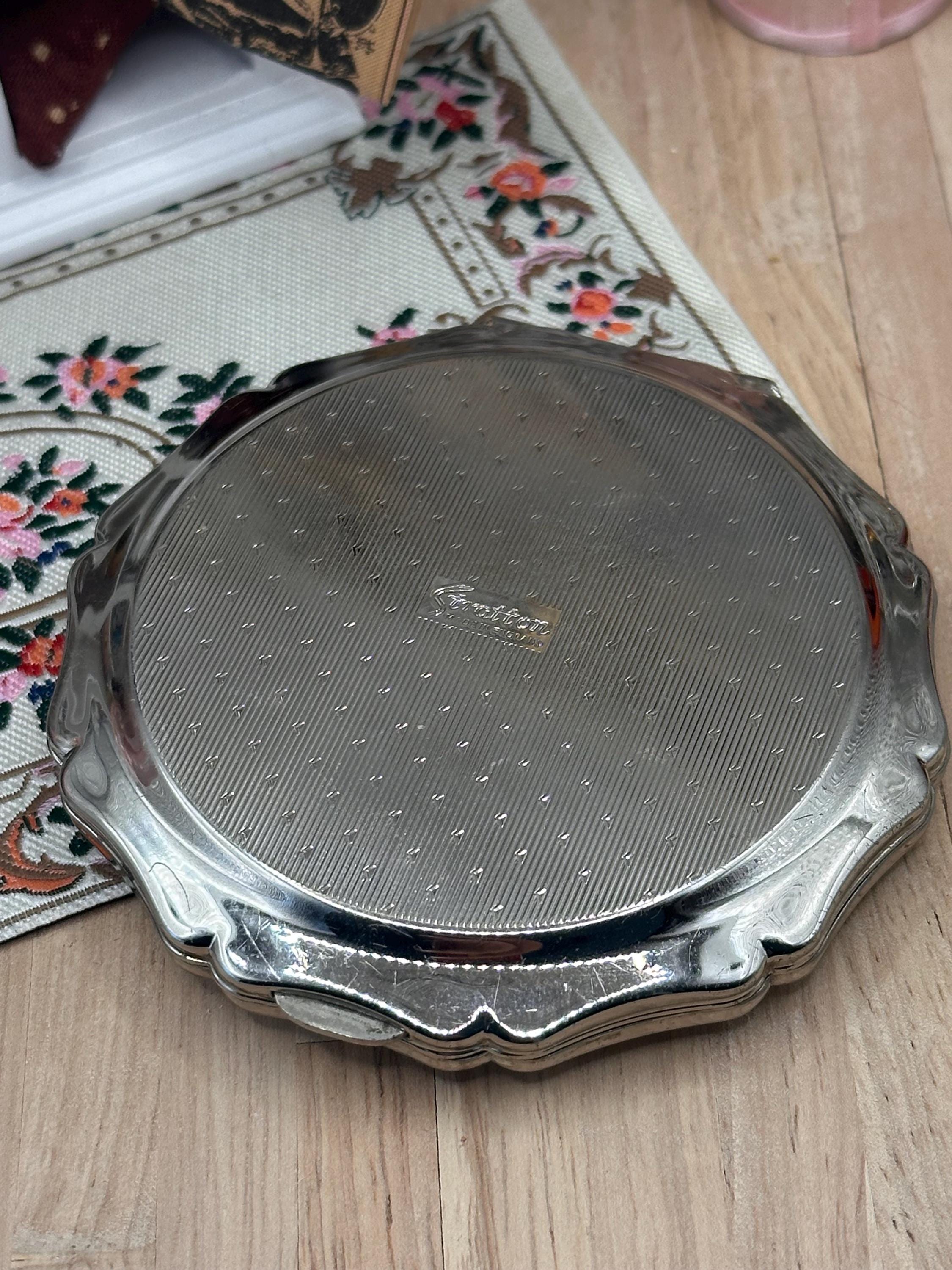 Vintage Stratton Lancret Plaisirs Champêtres Powder Compact 8.5cm Silver Tone Rococo Vanity Mirror
