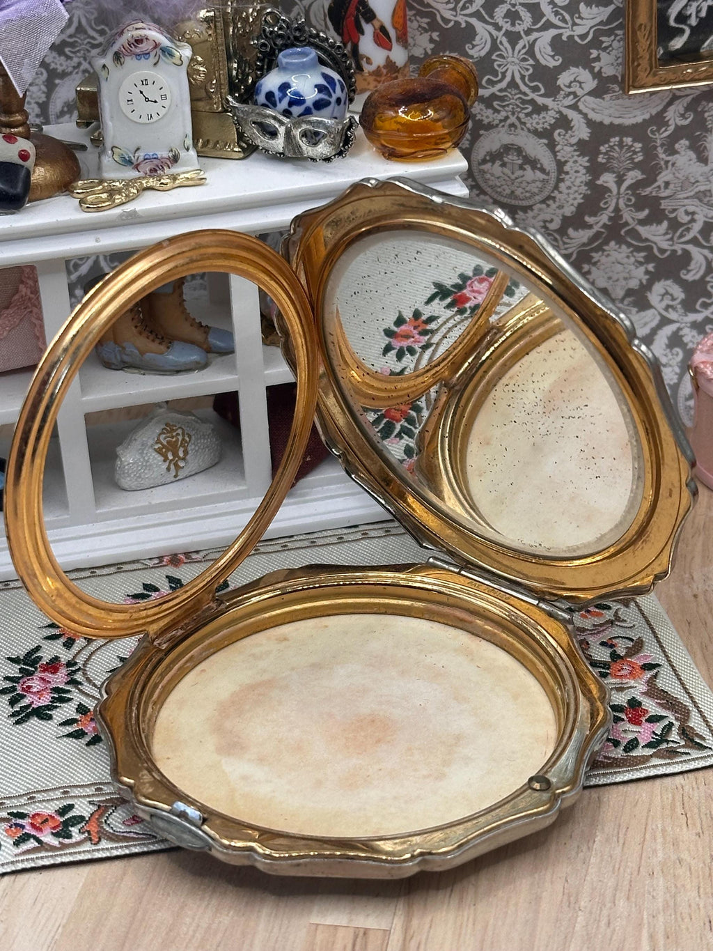 Vintage Stratton Lancret Plaisirs Champêtres Copper Tone Powder Compact 8.5cm Rococo Mirror