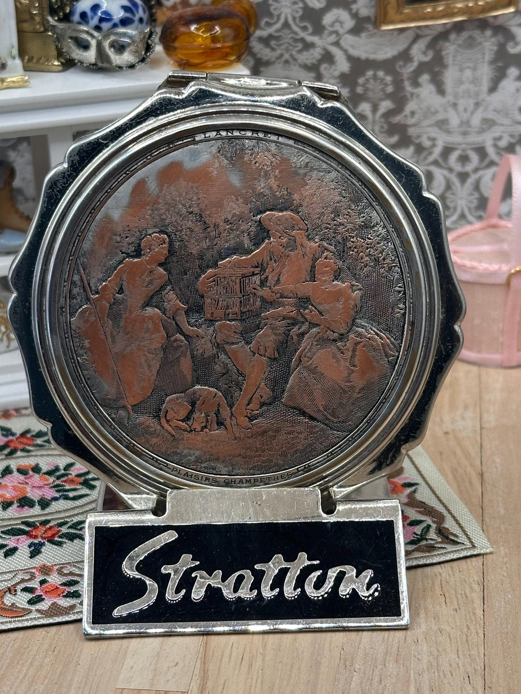 Vintage Stratton Lancret Plaisirs Champêtres Copper Tone Powder Compact 8.5cm Rococo Mirror
