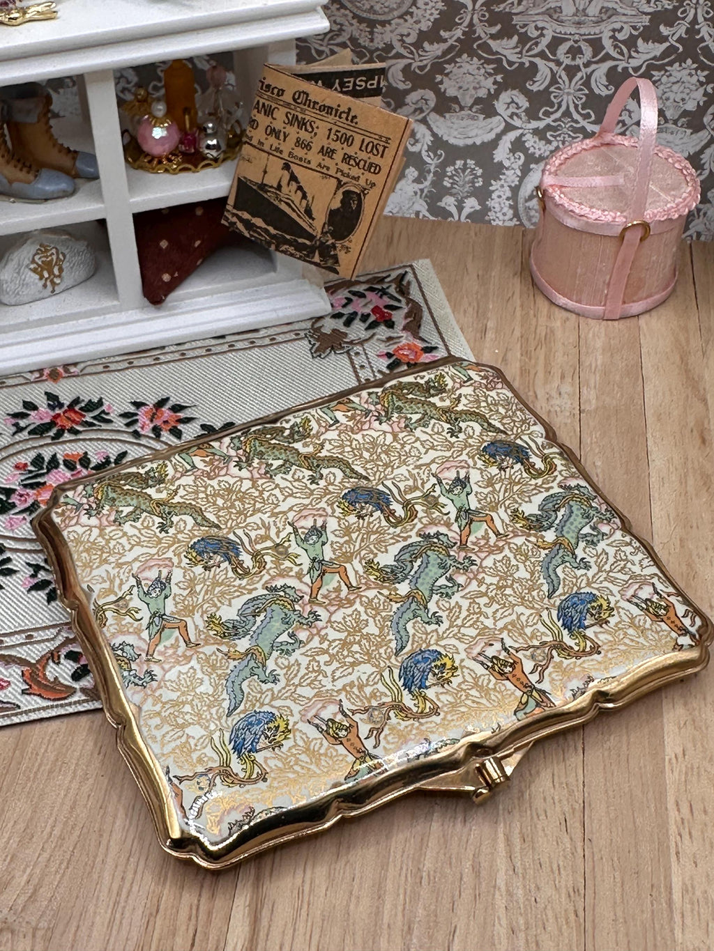Vintage Stratton Chinoiserie Dragon Cigarette Case Gold Tone Made in England