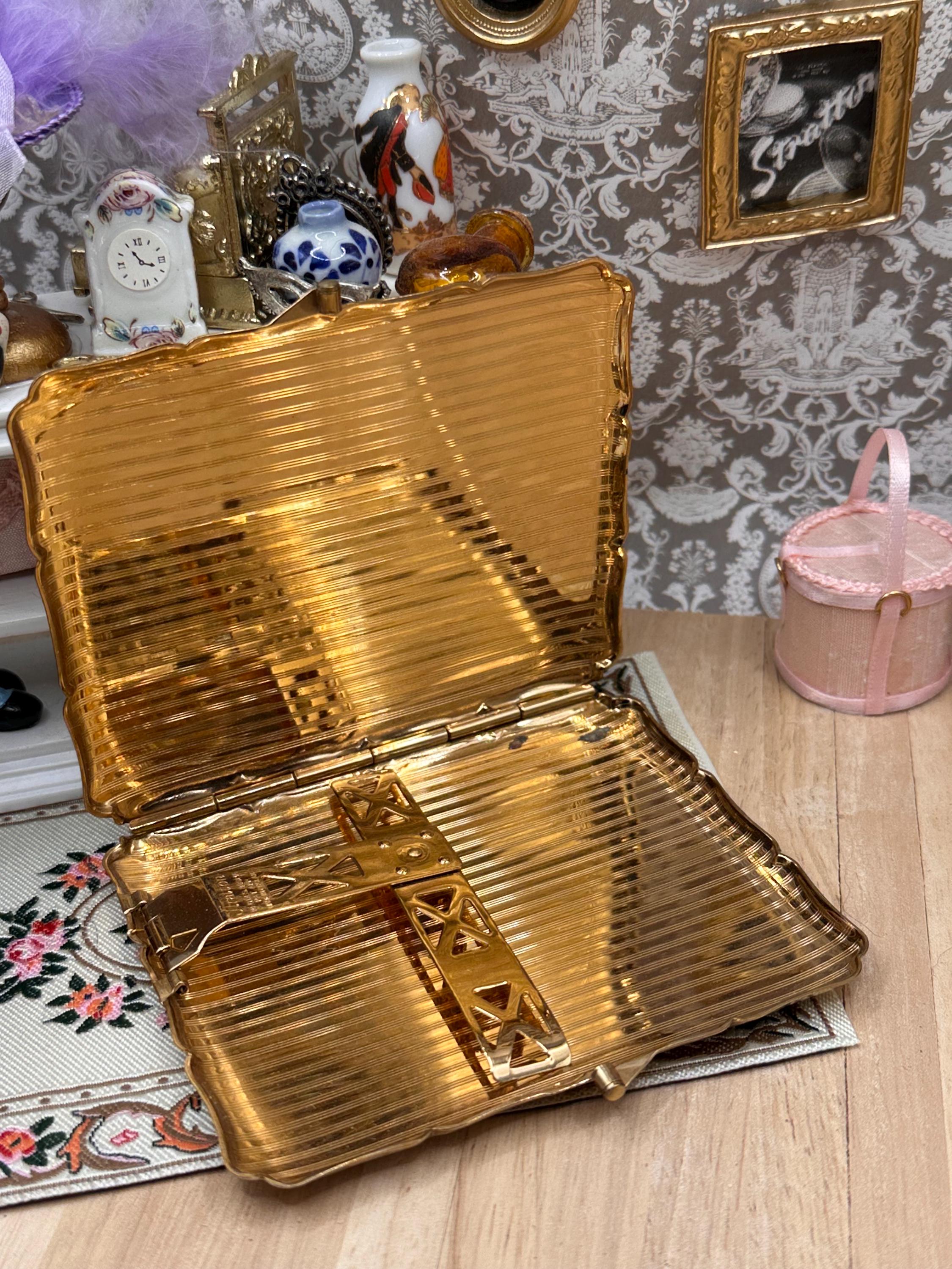 Vintage Stratton Chinoiserie Dragon Cigarette Case Gold Tone Made in England