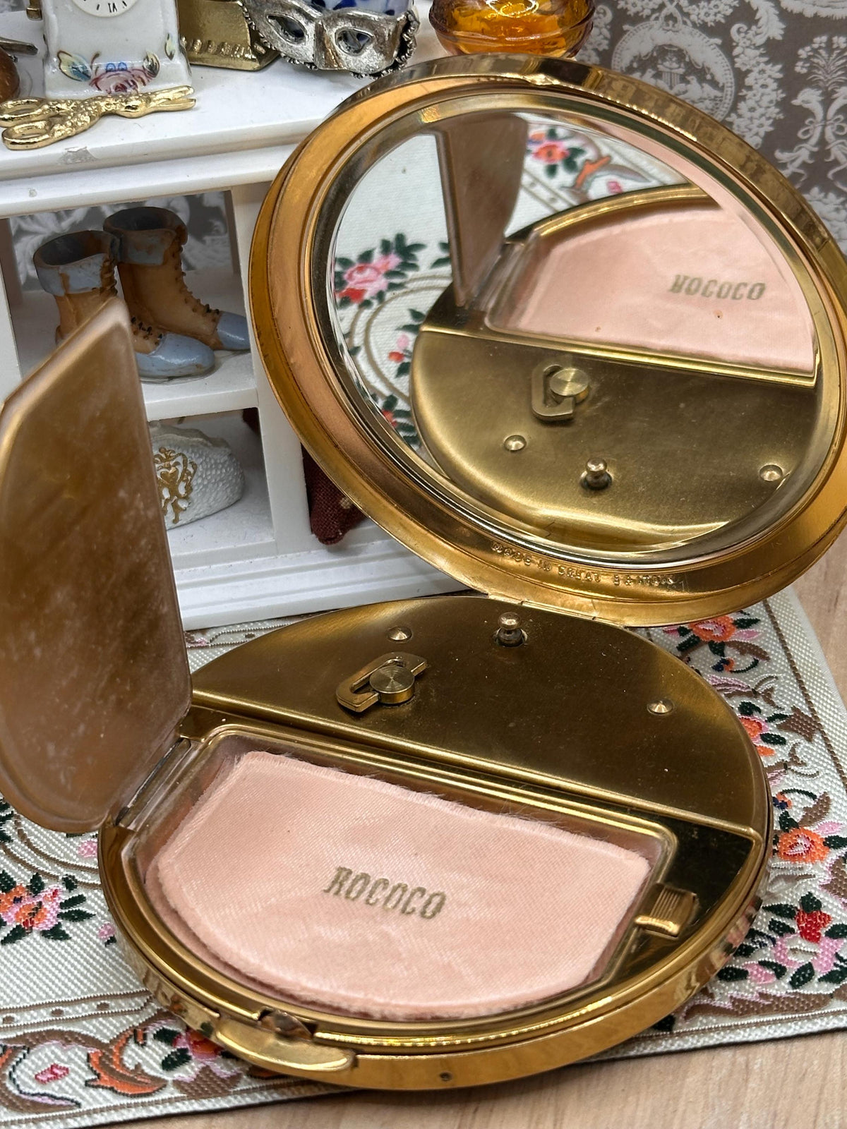 Vintage Mascot for Rococo London Musical Powder Compact 7.5cm Mother of Pearl Fascination Waltz