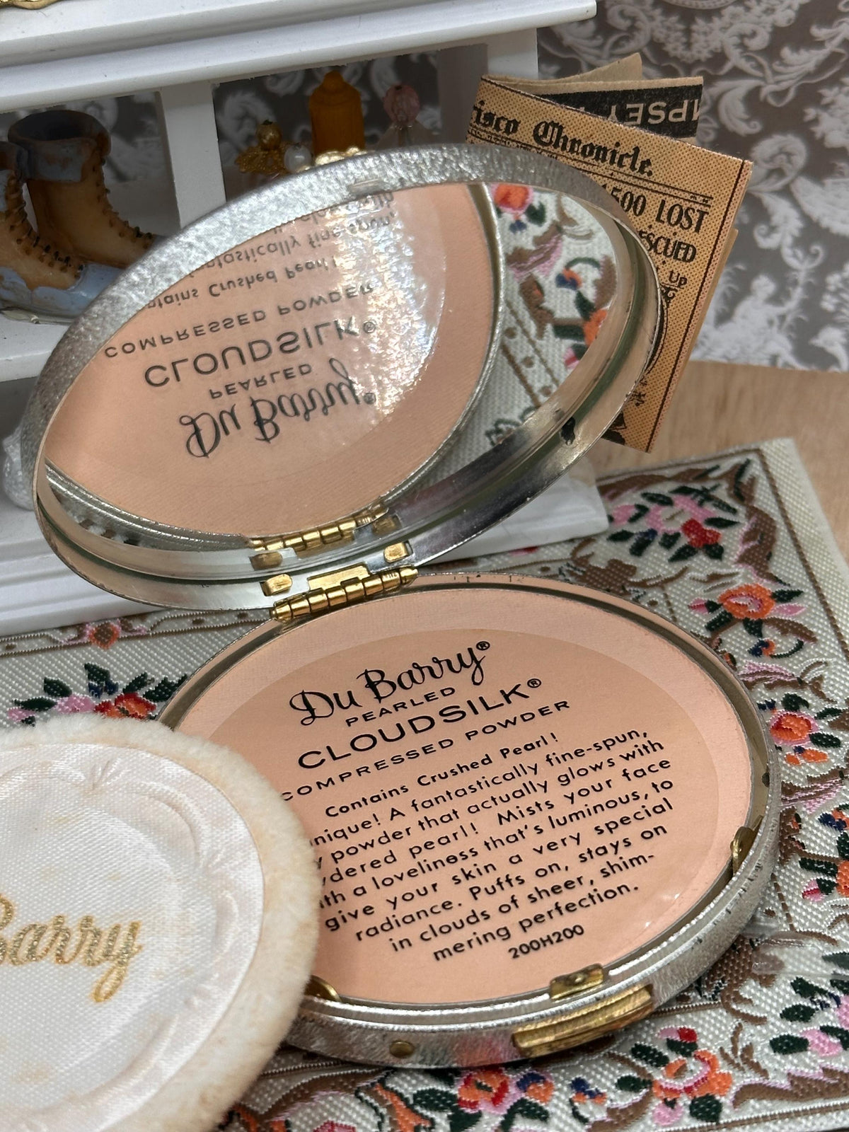 Vintage Du Barry Cloudsilk Unused Powder Compact 6.5cm Rose Gold Floral Design