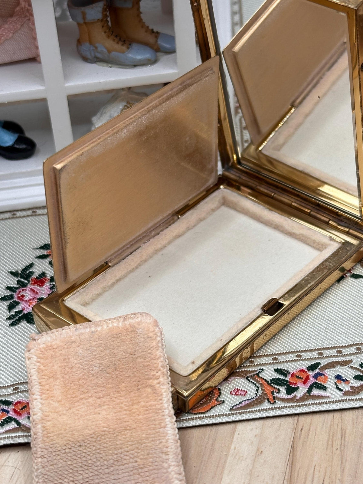 Vintage Kotler & Kopit K and K Purple Enamel Powder Compact Art Deco Patent 1802796 7.5cm x 5cm