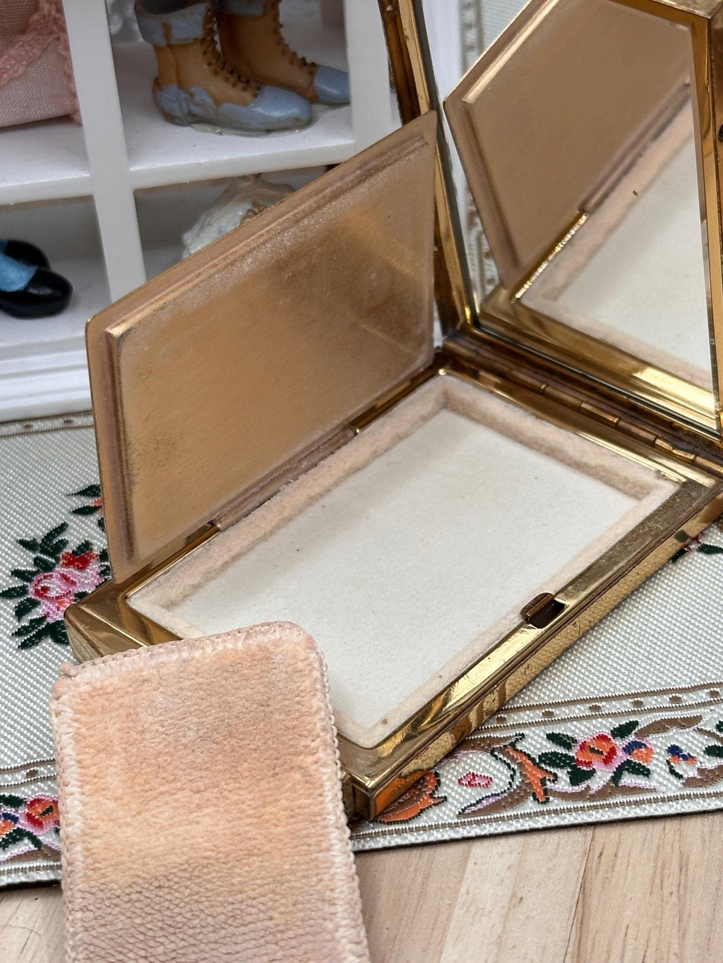 Vintage Kotler & Kopit K and K Purple Enamel Powder Compact Art Deco Patent 1802796 7.5cm x 5cm