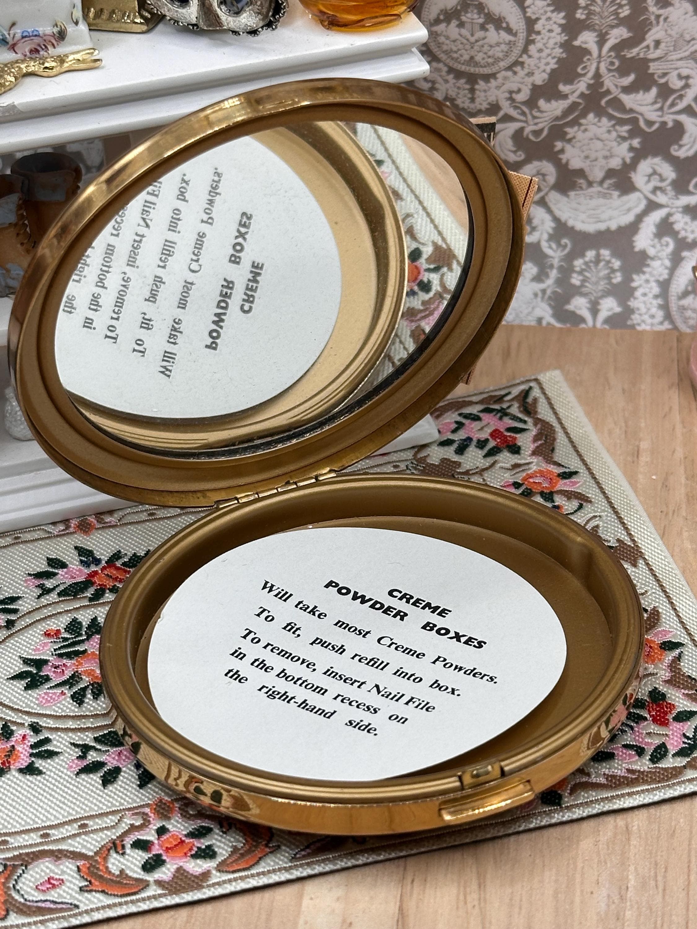 Vintage Floral Powder Compact Gold Tone Mirror Compact 7.5cm