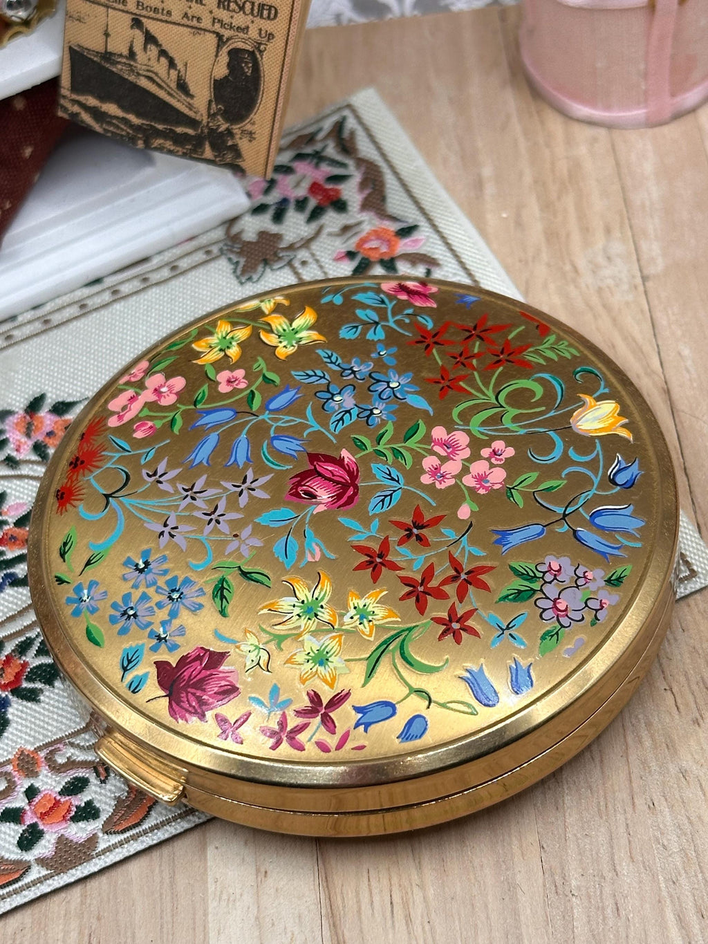 Vintage Floral Powder Compact Gold Tone Mirror Compact 7.5cm