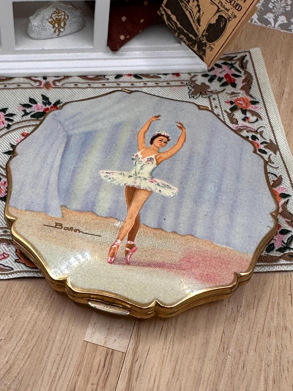 Vintage Stratton Princess Baron Svetlana Beriosova Sleeping Beauty Ballerina Powder Compact 1950s