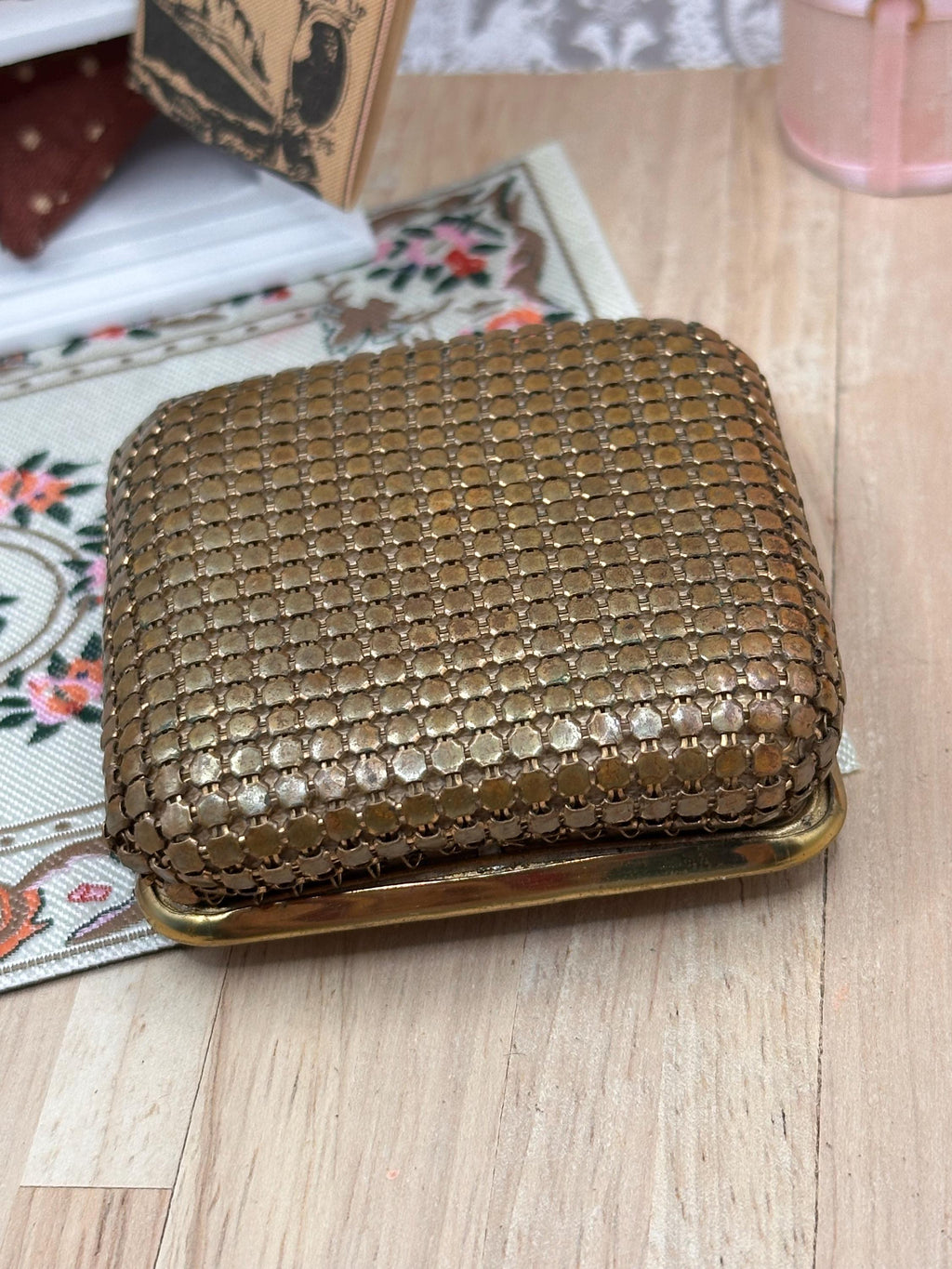 Rare Vintage Rex Fifth Avenue Mesh Powder Compact – Guilloché Pansy Floral Design – Made in USA