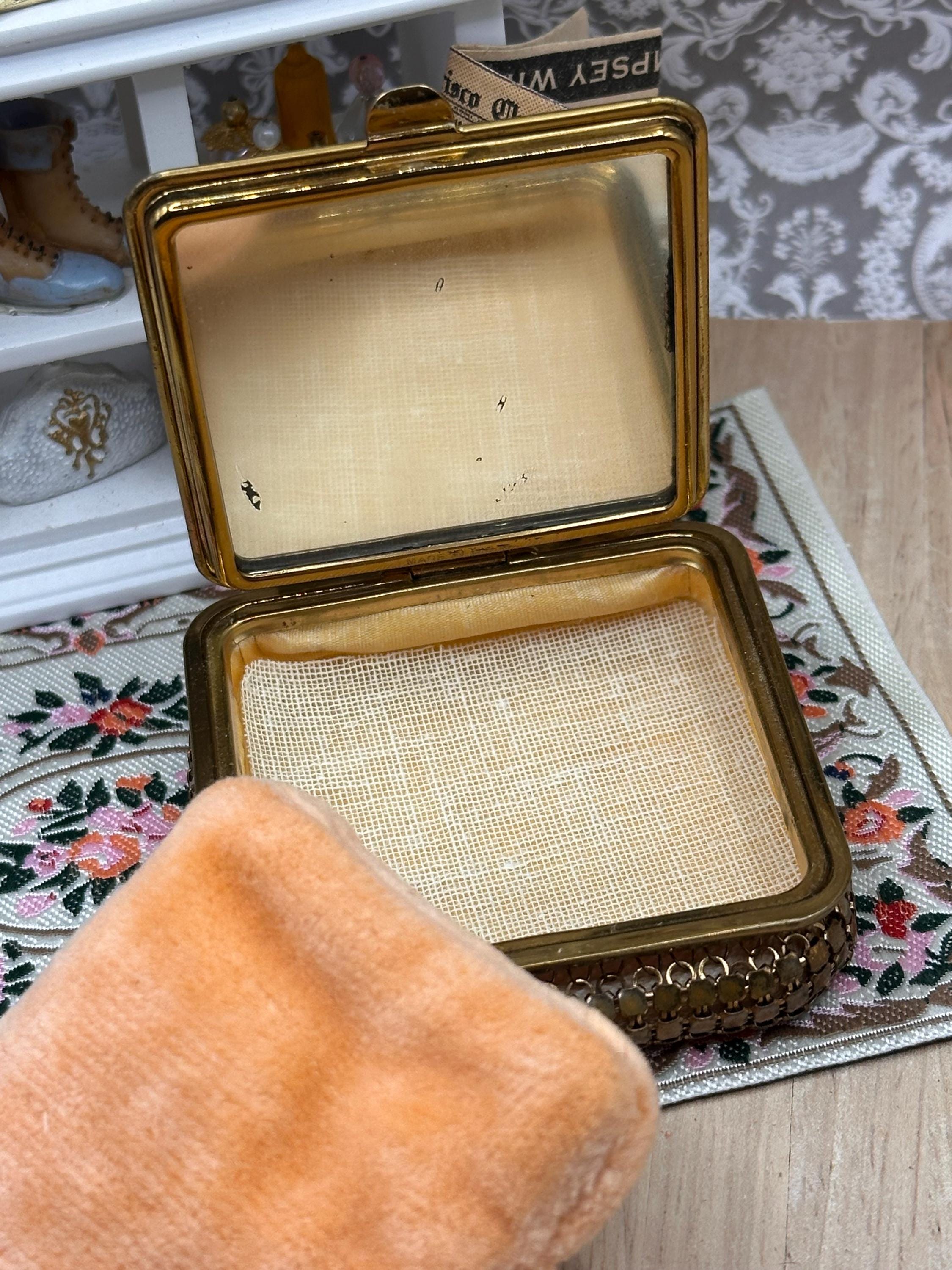 Rare Vintage Rex Fifth Avenue Mesh Powder Compact – Guilloché Pansy Floral Design – Made in USA