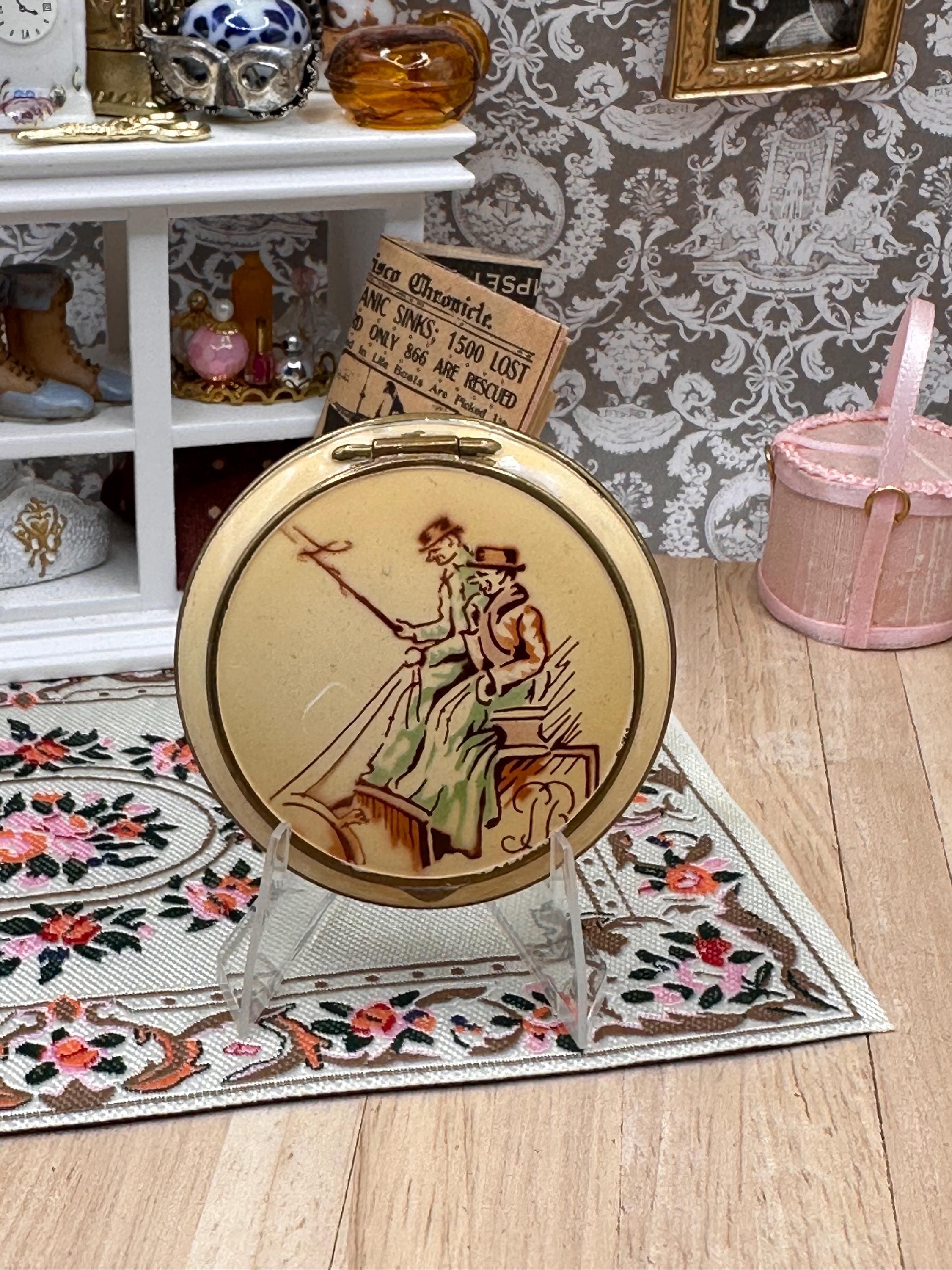 Vintage 1920s German ST Marked Art Deco Powder Compact – Enamel Romantic Couple – Rotary Mechanical Sifter