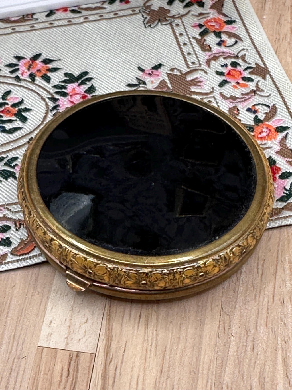 Vintage 1930s Enamel Sailing Ship Powder Compact with Concealed Rouge – Attributed to Bliss Brothers