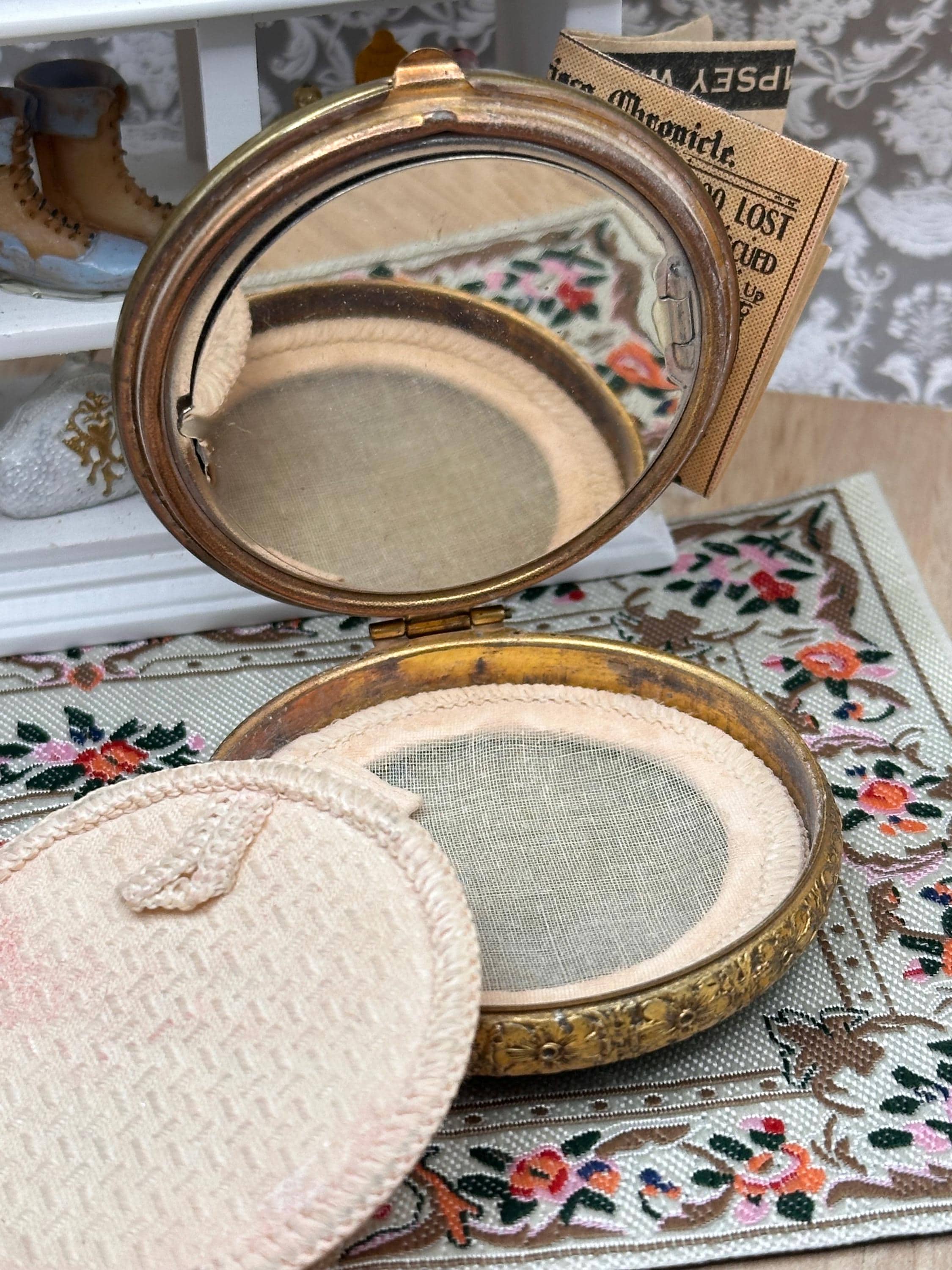 Vintage 1930s Enamel Sailing Ship Powder Compact with Concealed Rouge – Attributed to Bliss Brothers