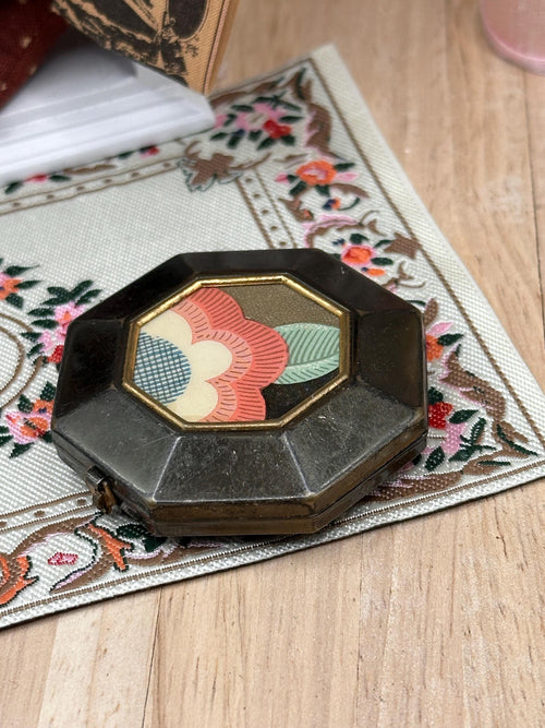 1930s Art Deco Seventeen Maison Jeurelle Powder Compact – Floral Design – Original Puff & Powder