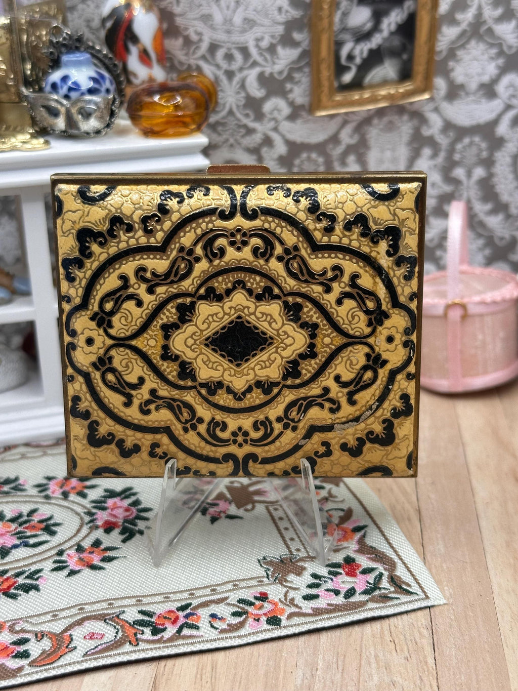 Vintage Italian Florentine Leather Powder Compact – Black & Gold Tooled Design – 1940s 1950s