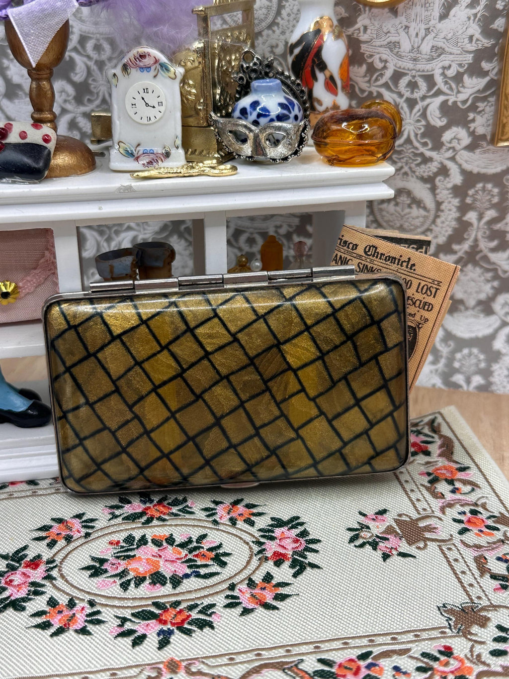Vintage 1940s 1950s Cigarette Case – Gold Pearlescent Early Plastic & Black Lattice – 8cm