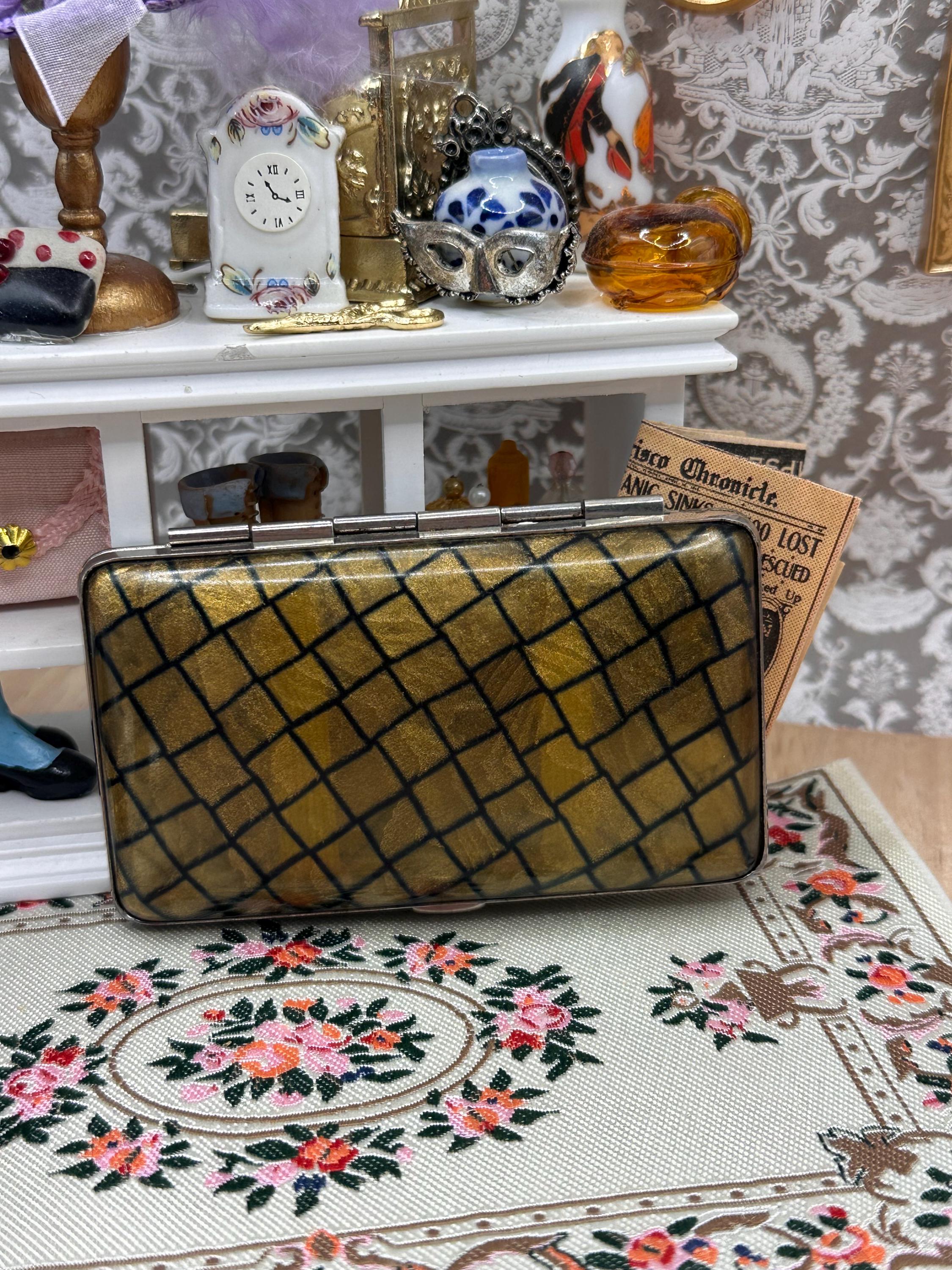 Vintage 1940s 1950s Cigarette Case – Gold Pearlescent Early Plastic & Black Lattice – 8cm